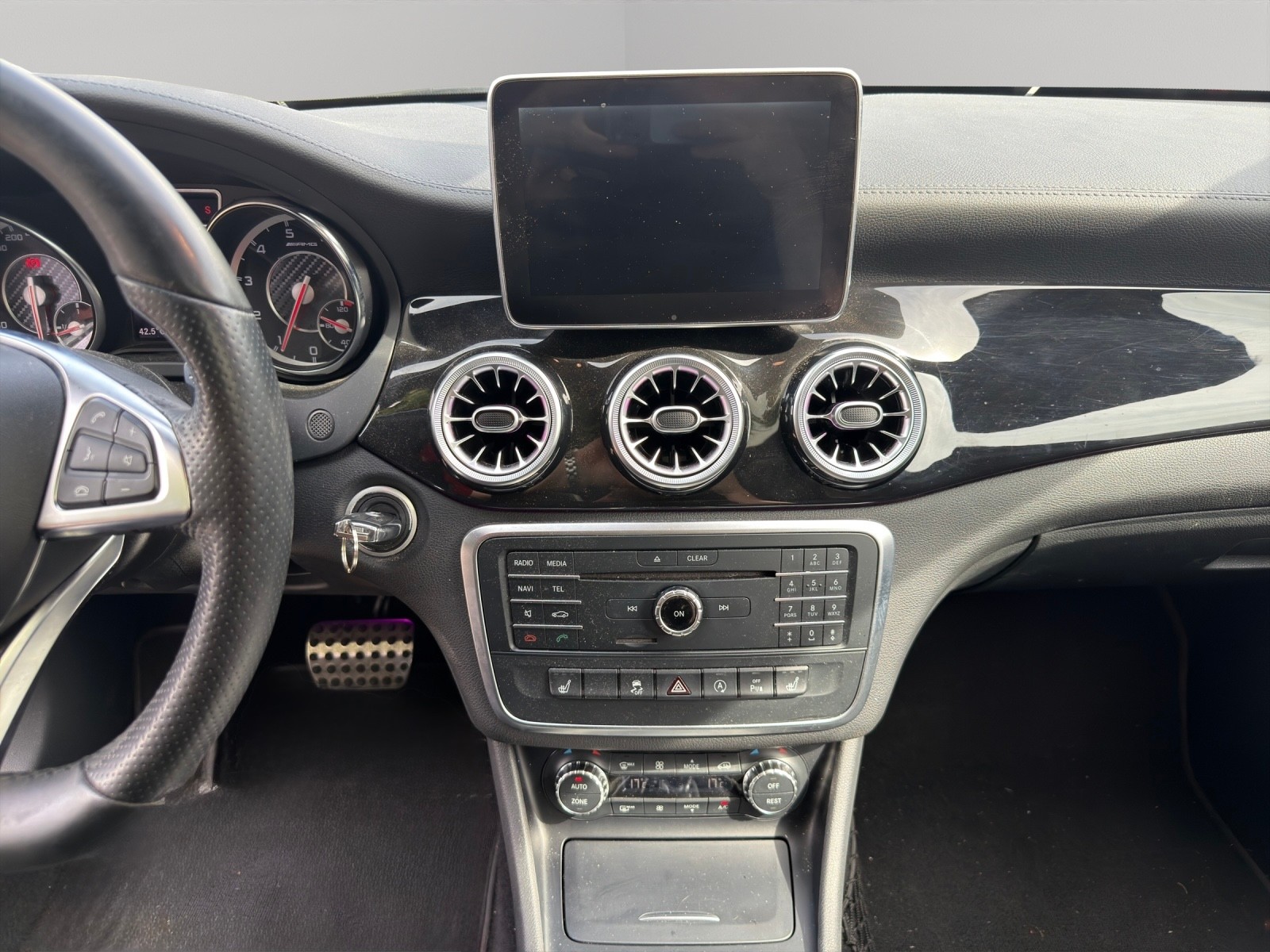 MERCEDES-BENZ CLA 45 AMG 4Matic Speedshift-image-10