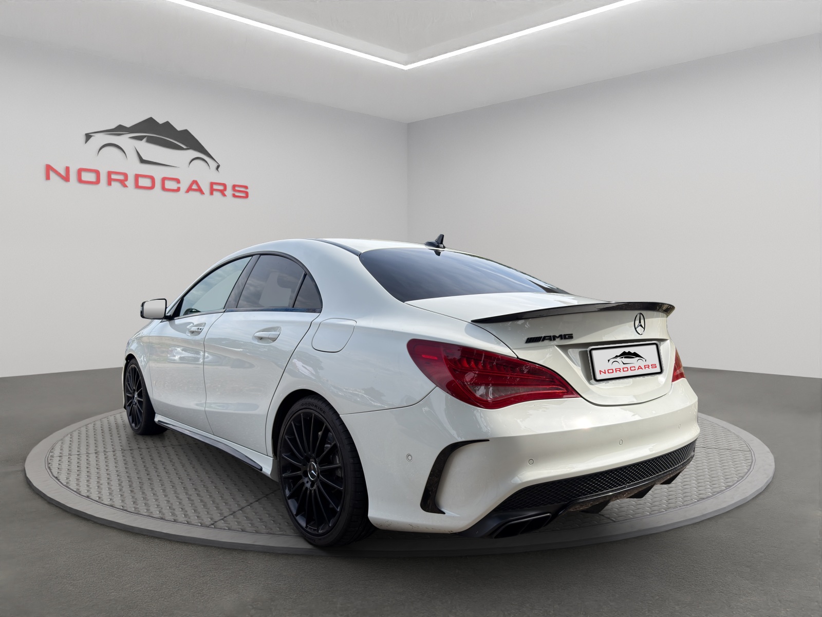 MERCEDES-BENZ CLA 45 AMG 4Matic Speedshift-image-2