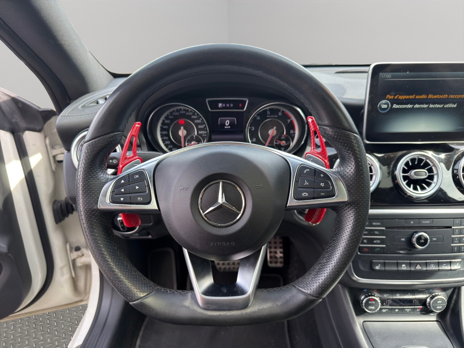 MERCEDES-BENZ CLA 45 AMG 4Matic Speedshift-image-9