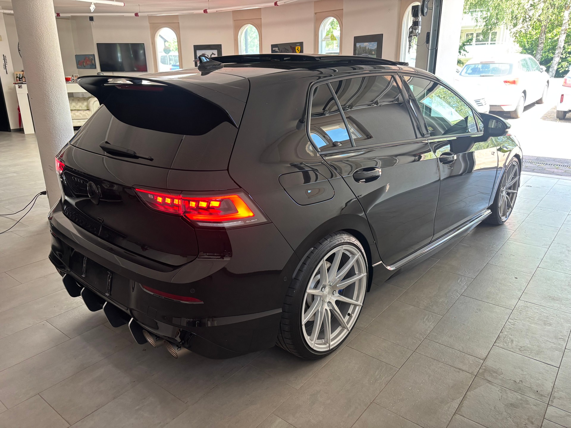 VW Golf 2.0 TSI R Black Edition DSG 4 Motion-image-4