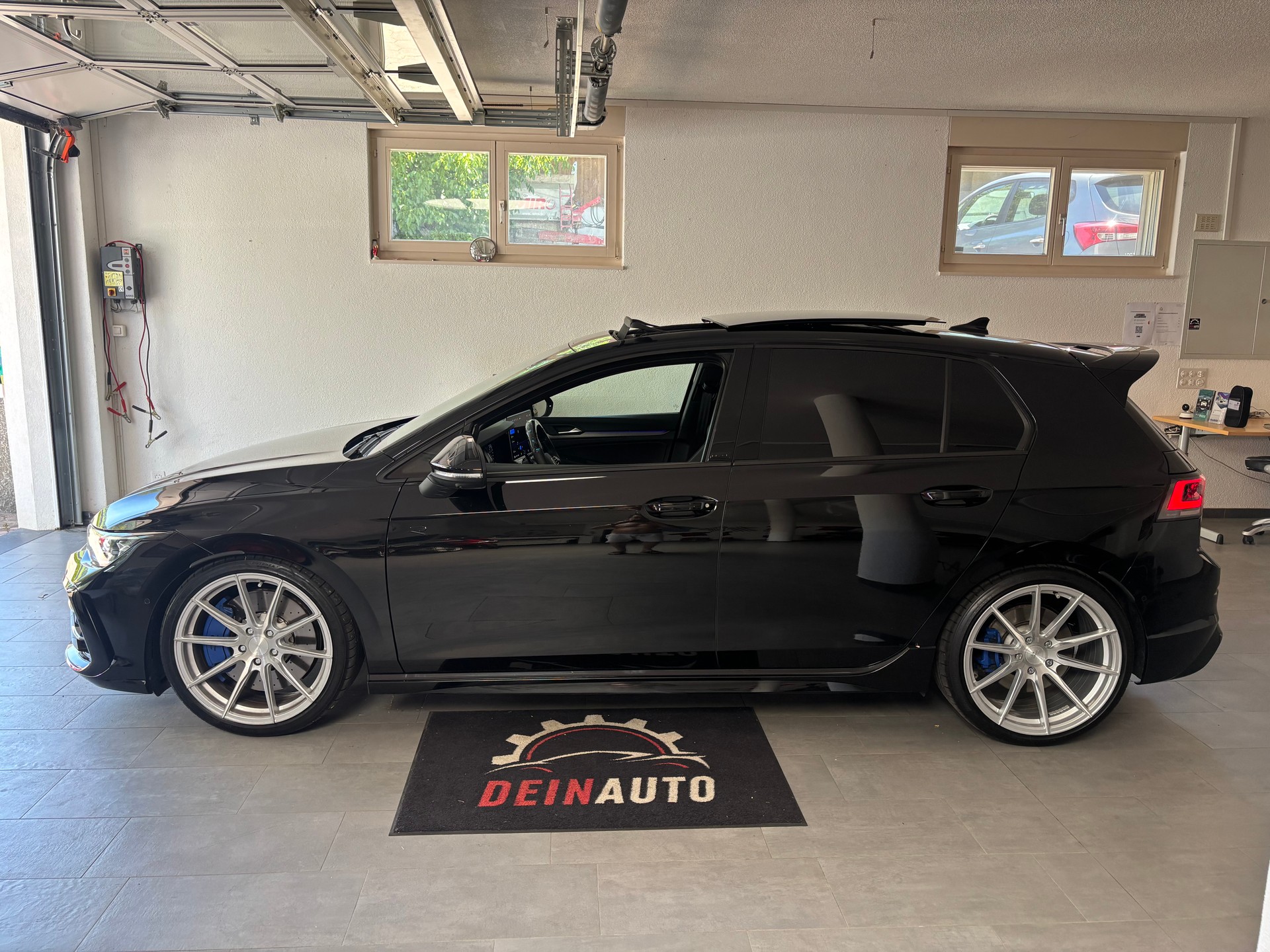VW Golf 2.0 TSI R Black Edition DSG 4 Motion-image-1
