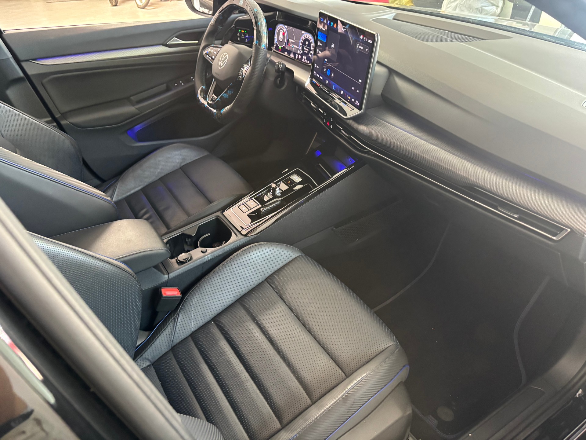 VW Golf 2.0 TSI R Black Edition DSG 4 Motion-image-11