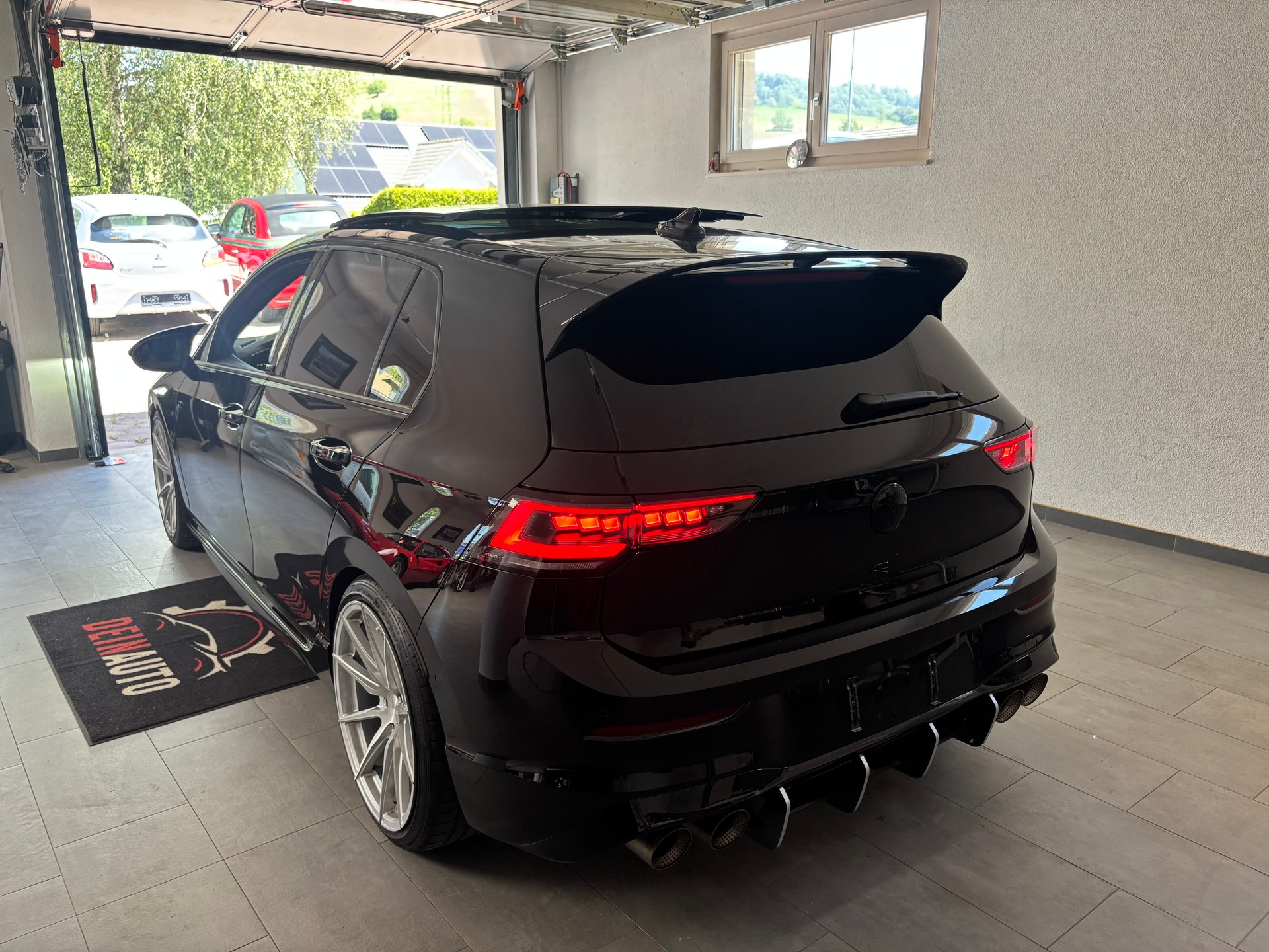 VW Golf 2.0 TSI R Black Edition DSG 4 Motion-image-2