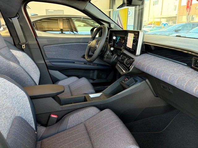RENAULT R4 E-Tech Comfort Range 52 kWh Techno-image-10