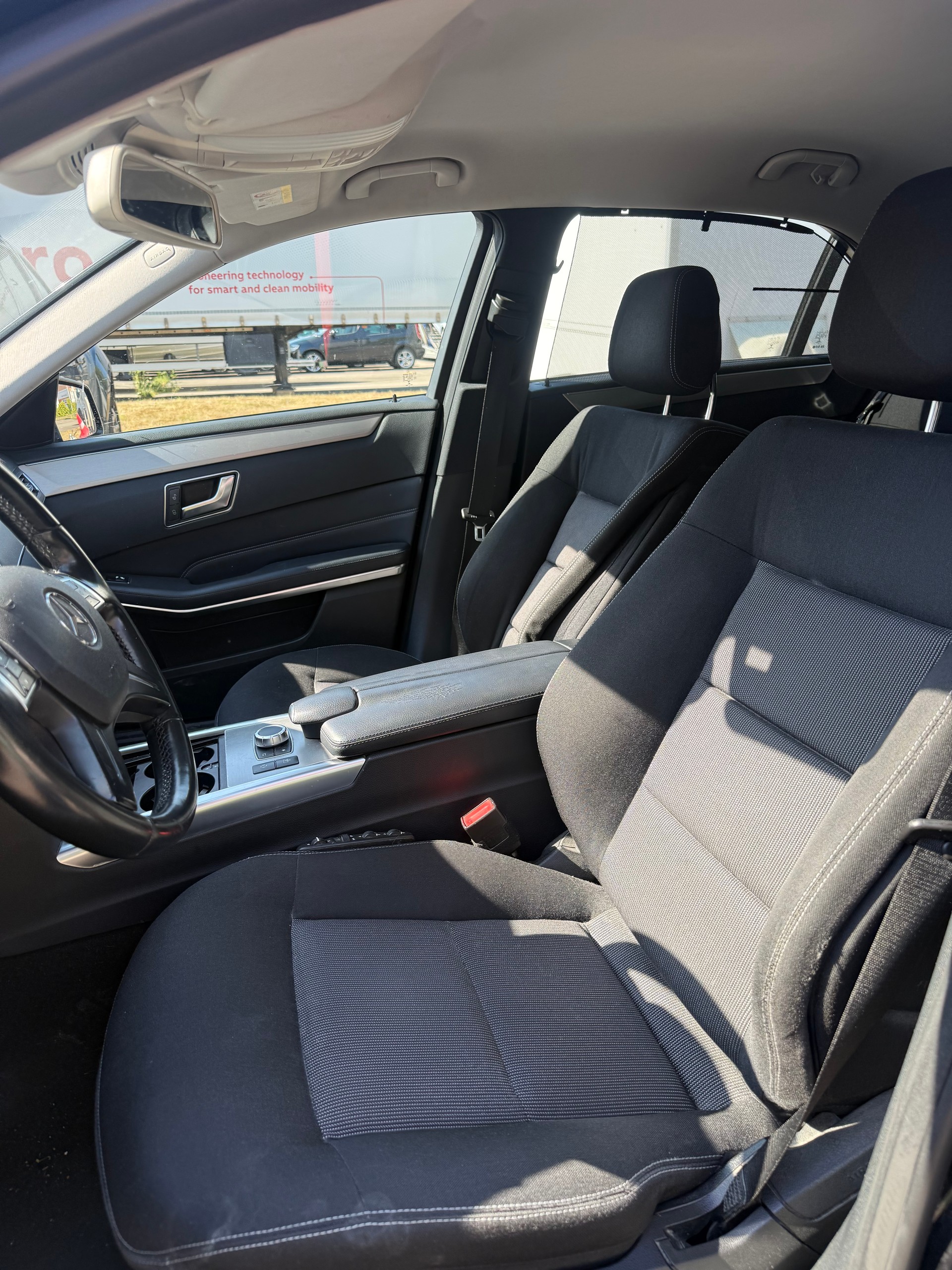 MERCEDES-BENZ E 220-image-6
