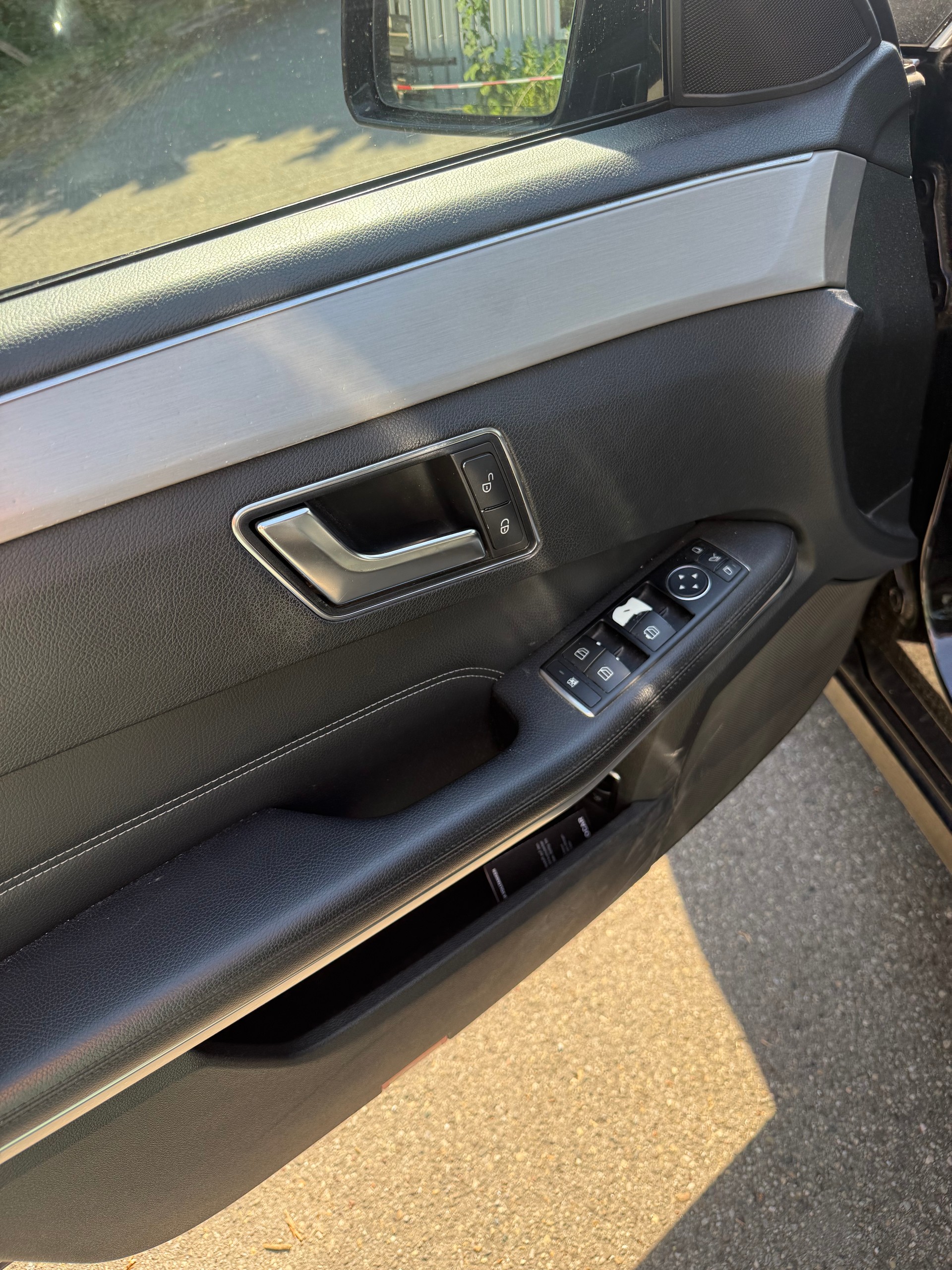 MERCEDES-BENZ E 220-image-7