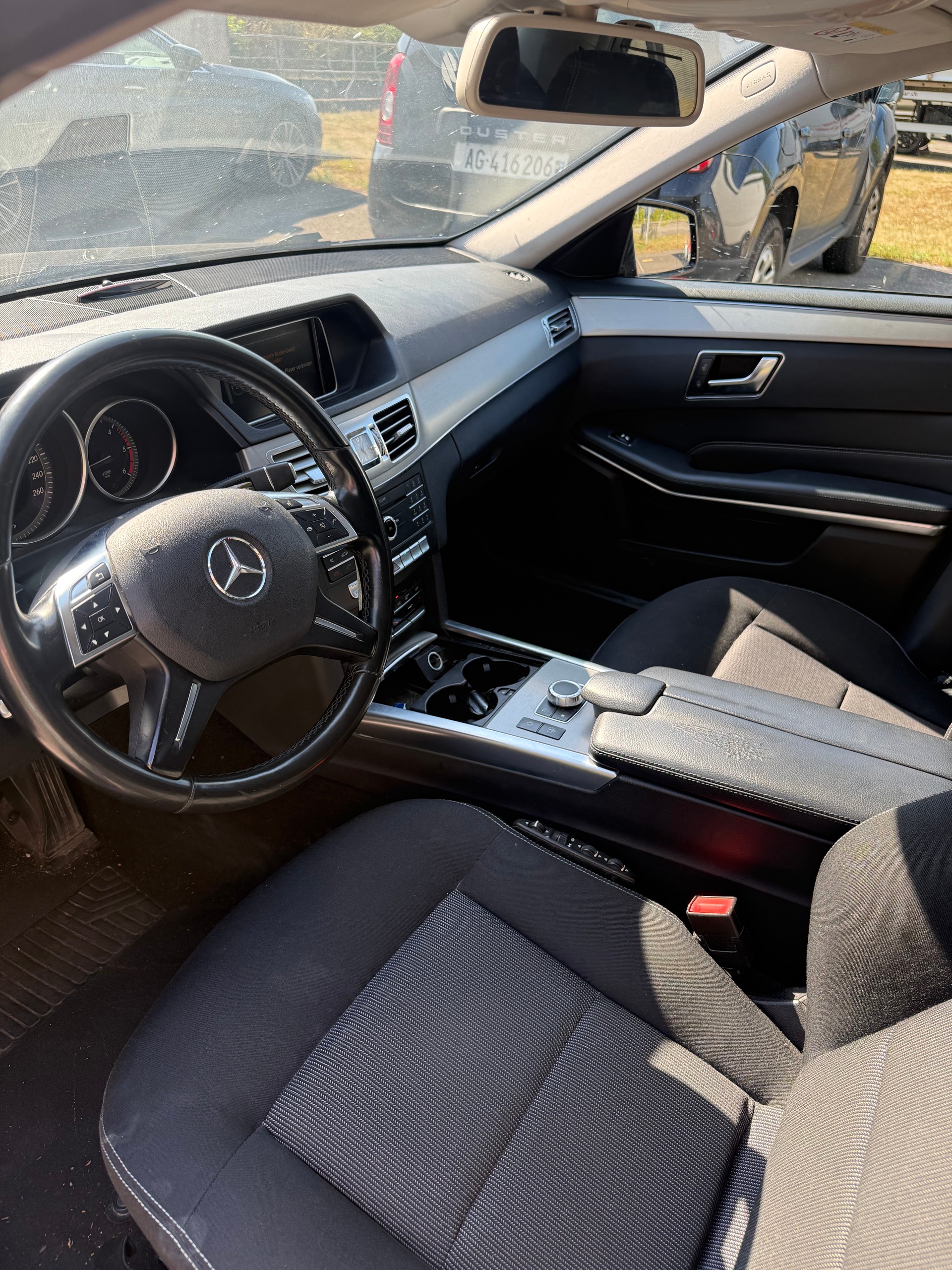 MERCEDES-BENZ E 220-image-5