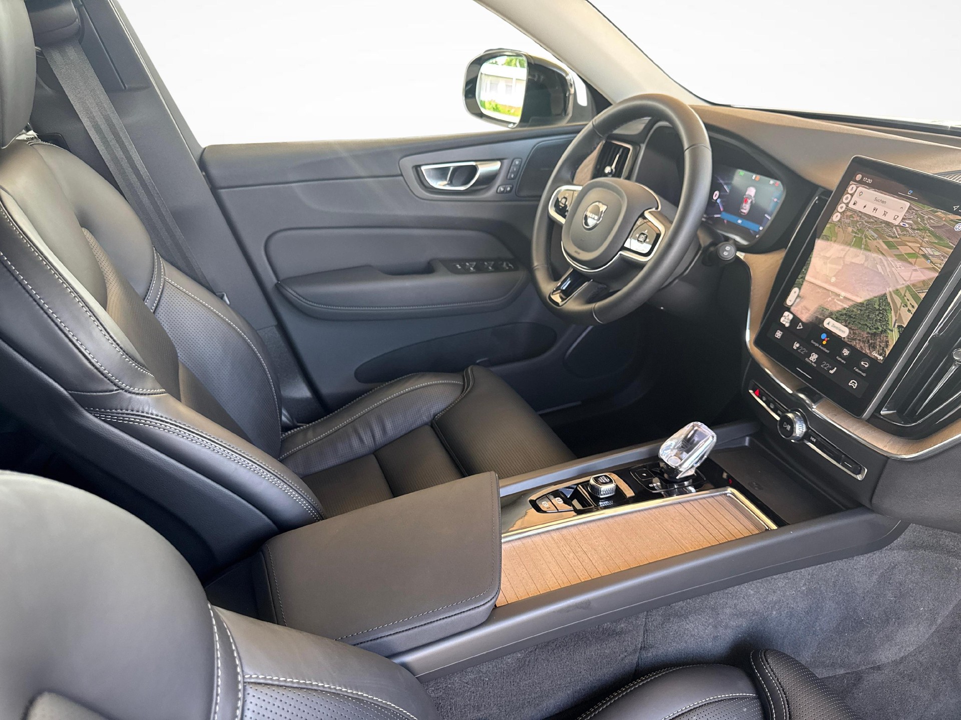 VOLVO XC60 2.0 T6 TE Plus Dark eAWD-image-10