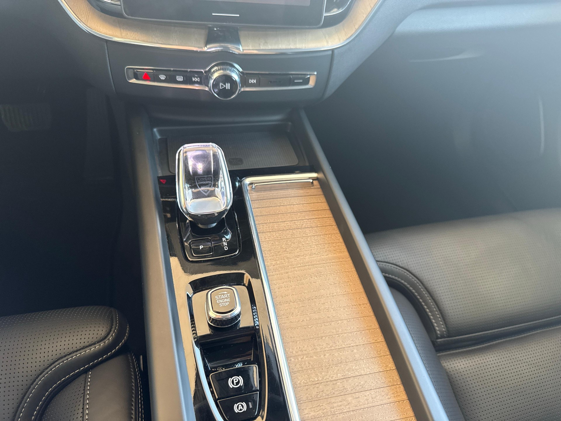 VOLVO XC60 2.0 T6 TE Plus Dark eAWD-image-17