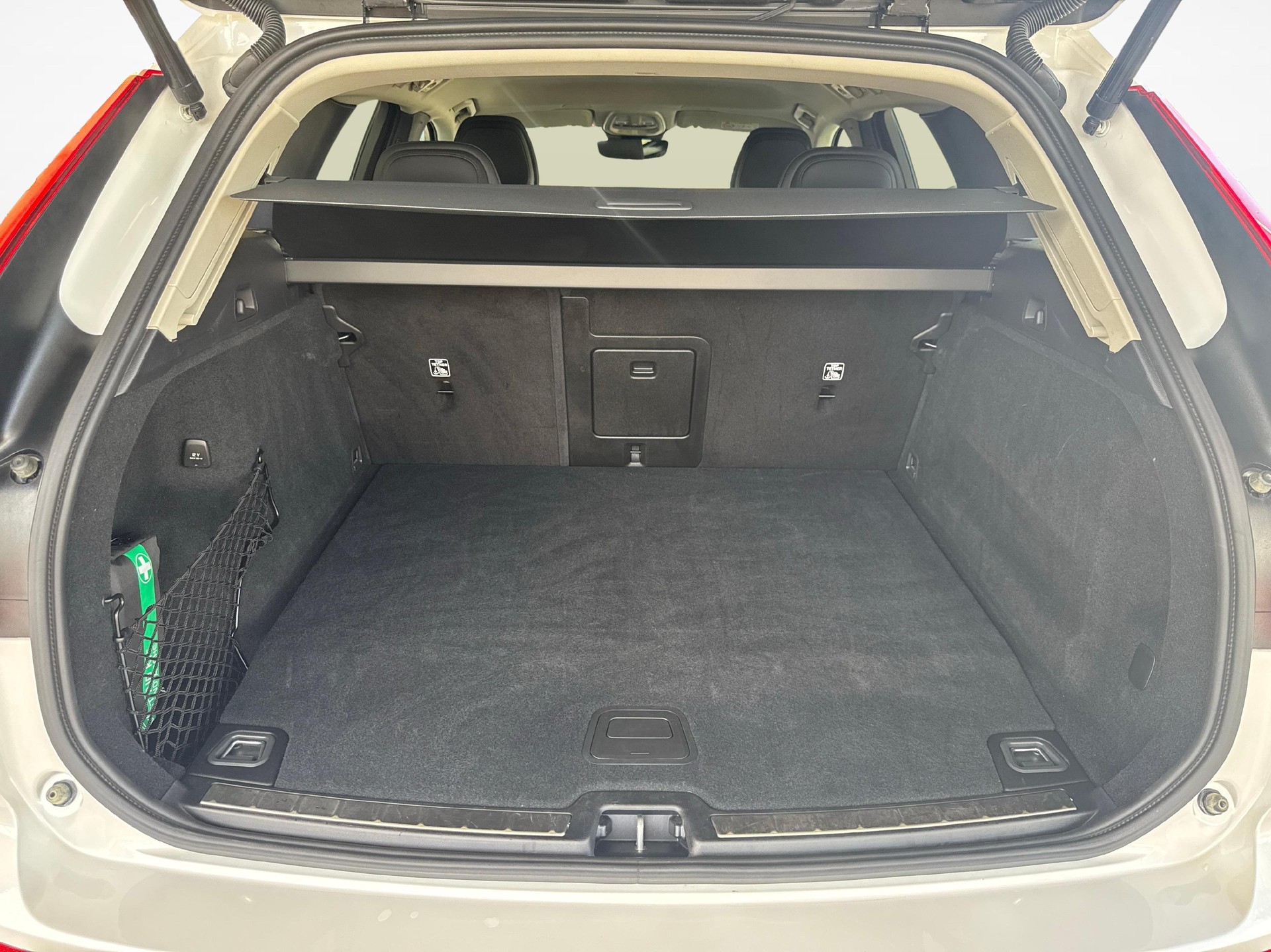 VOLVO XC60 2.0 T6 TE Plus Dark eAWD-image-12