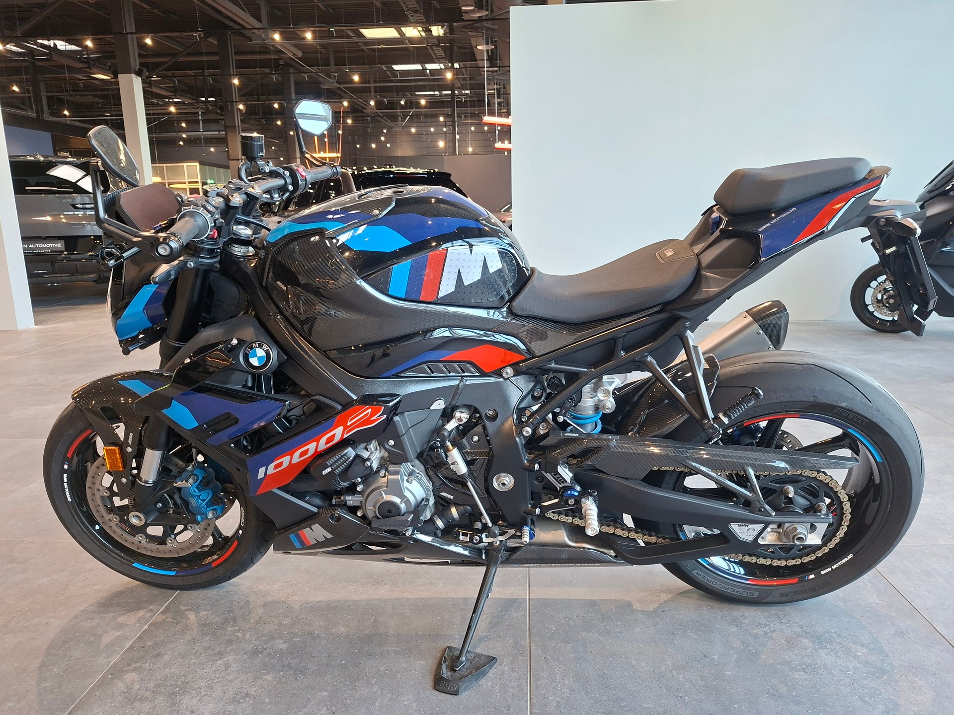 BMW M 1000 R-showroom-element-1