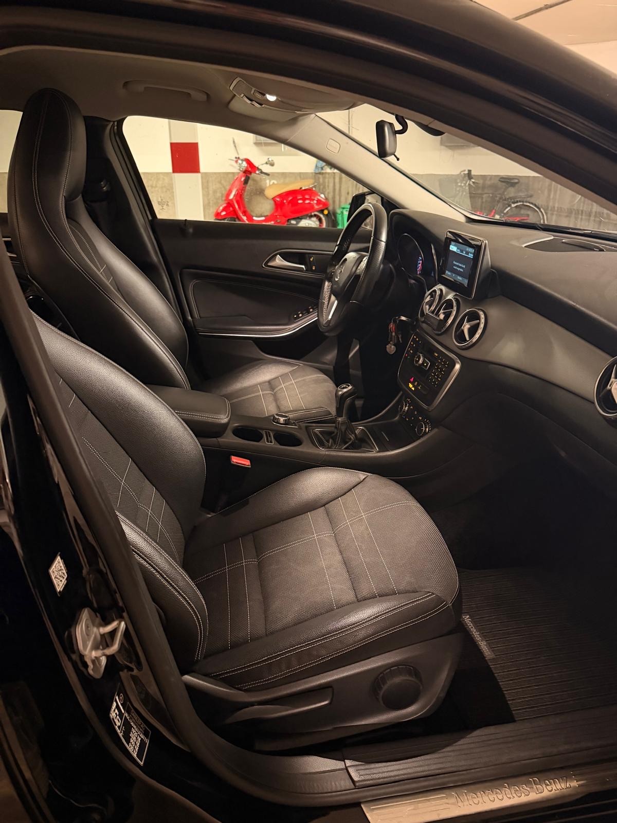 MERCEDES-BENZ GLA 200 Urban-image-4