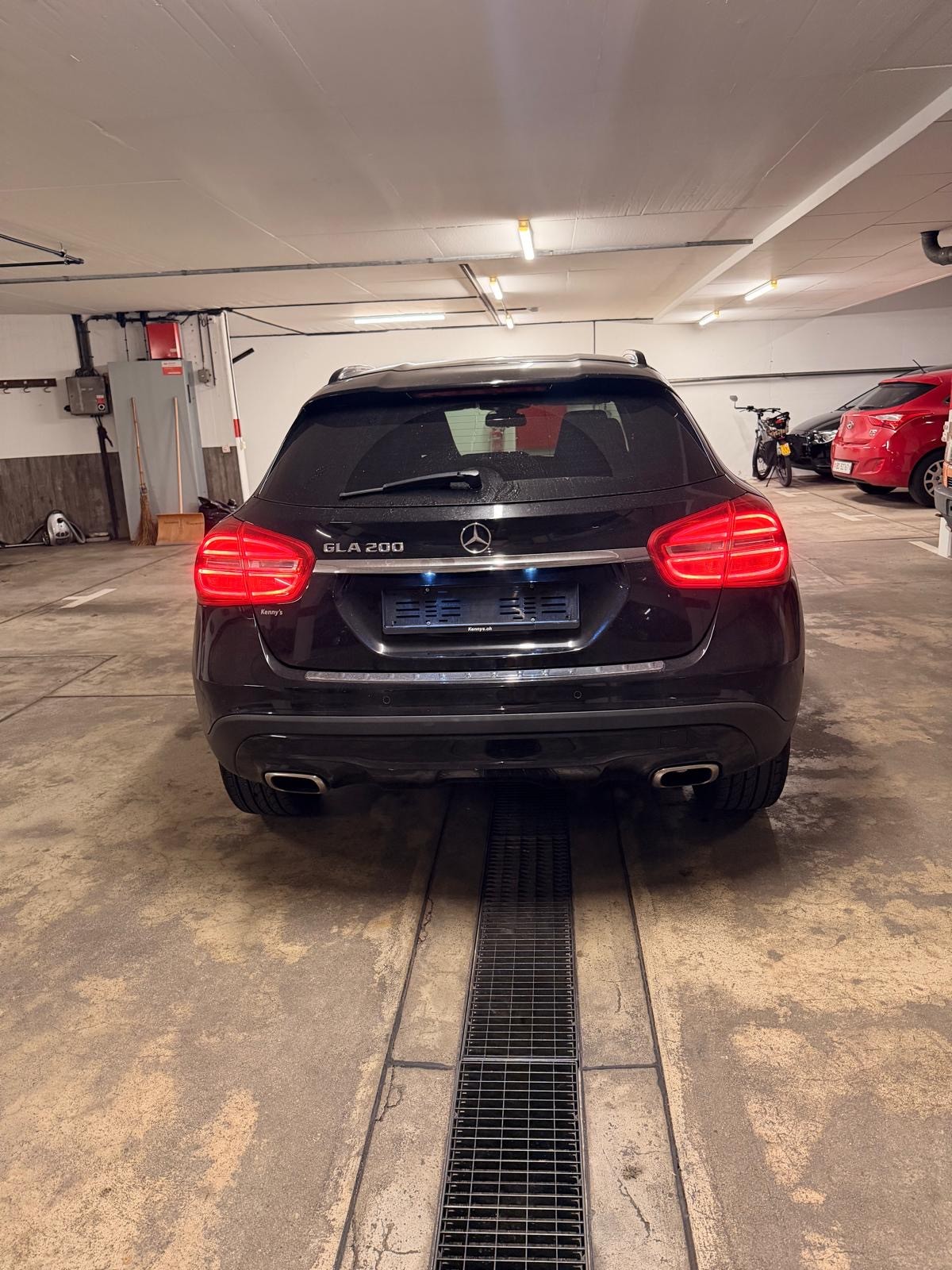 MERCEDES-BENZ GLA 200 Urban-image-3