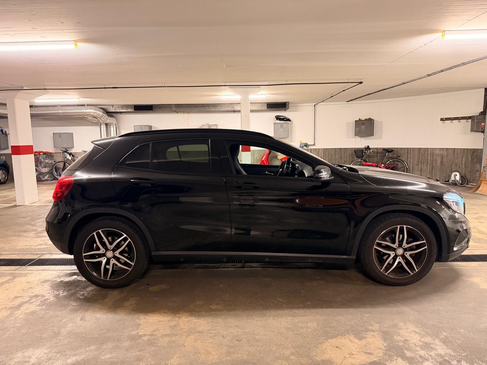 MERCEDES-BENZ GLA 200 Urban-image-1