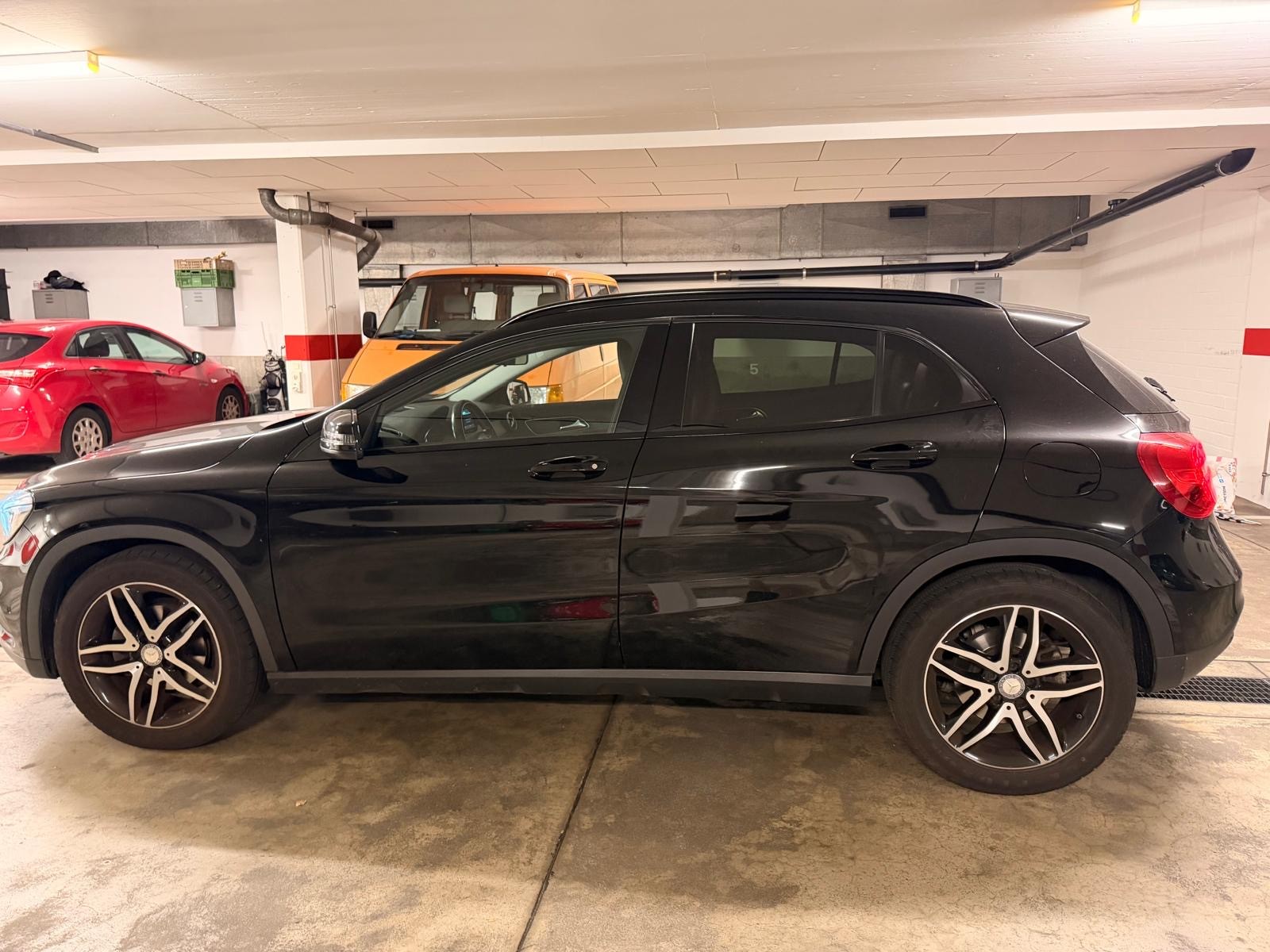 MERCEDES-BENZ GLA 200 Urban-image-2