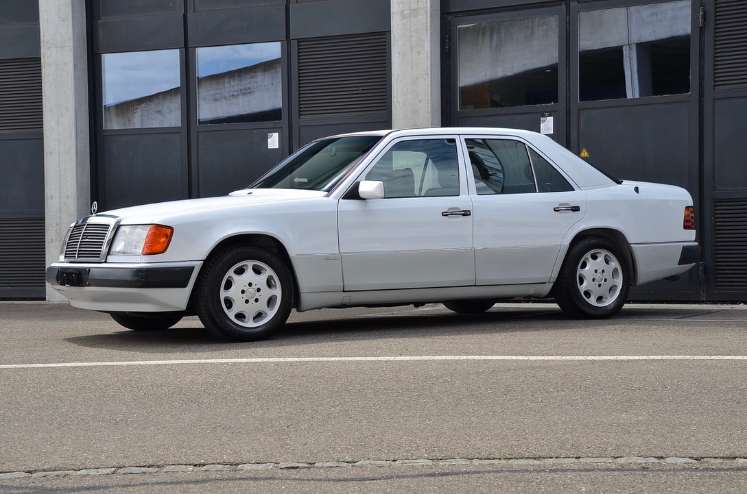 MERCEDES-BENZ 300 E-image-5