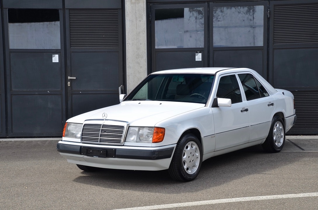 MERCEDES-BENZ 300 E-image-7