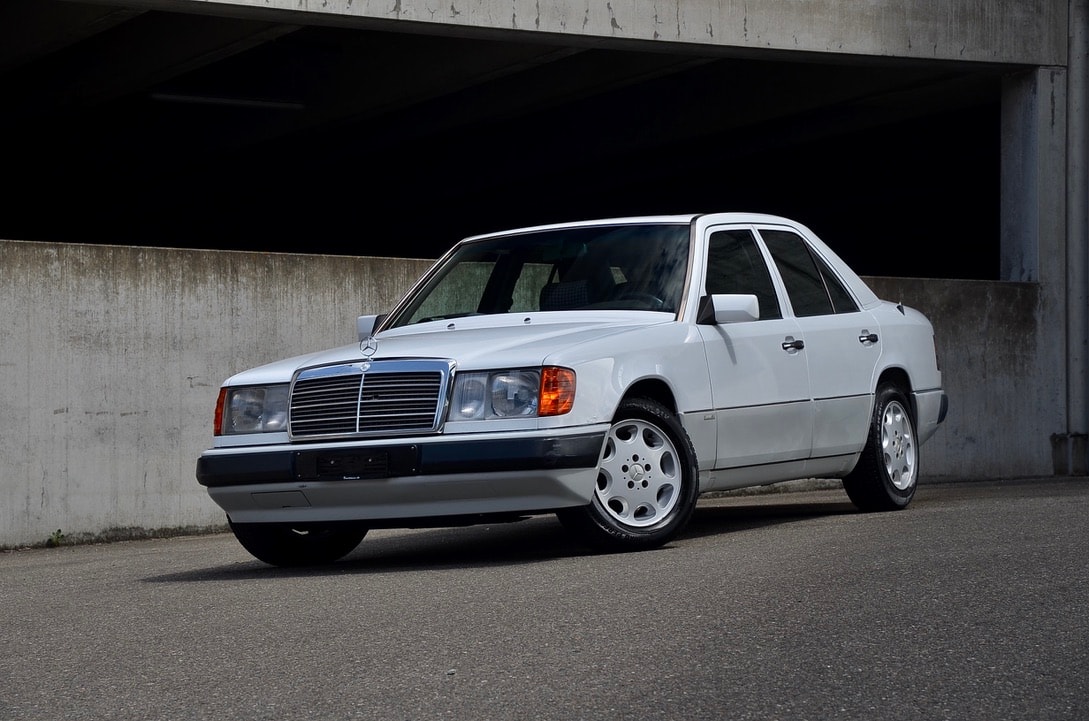 MERCEDES-BENZ 300 E-image-27