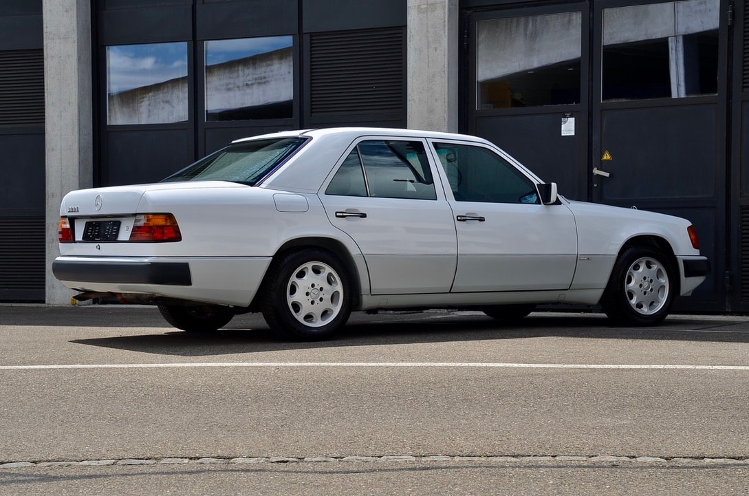 MERCEDES-BENZ 300 E-image-6