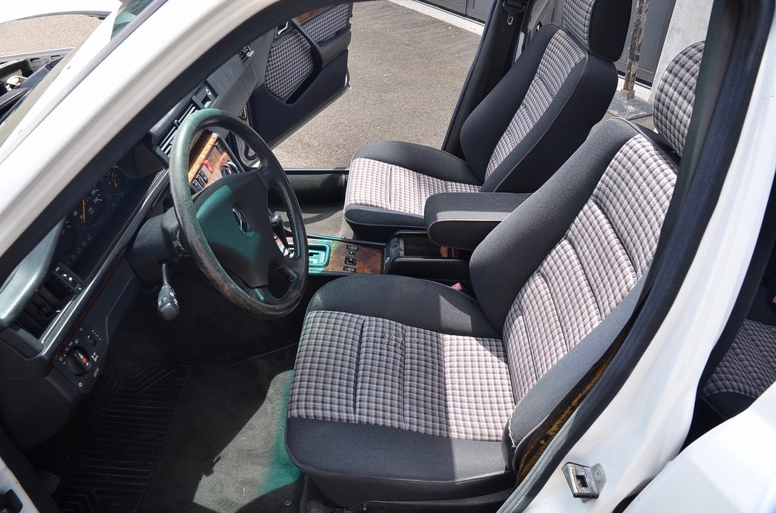 MERCEDES-BENZ 300 E-image-2