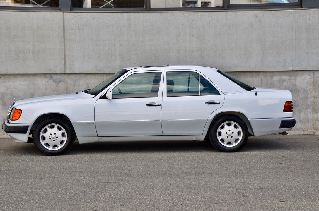 MERCEDES-BENZ 300 E-image-22