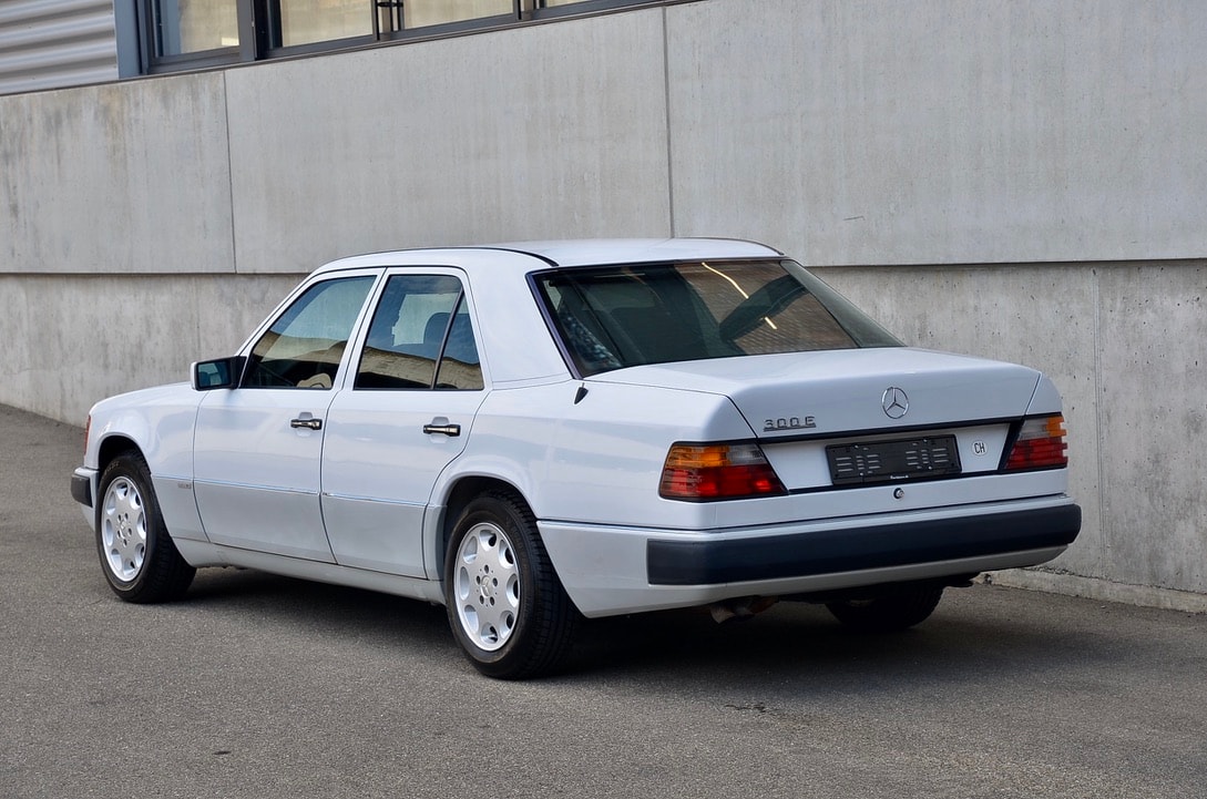 MERCEDES-BENZ 300 E-image-20