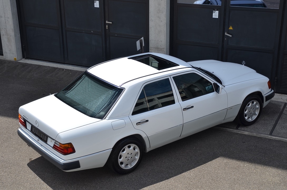 MERCEDES-BENZ 300 E-image-30