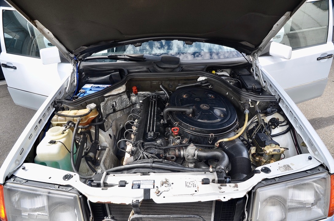 MERCEDES-BENZ 300 E-image-16