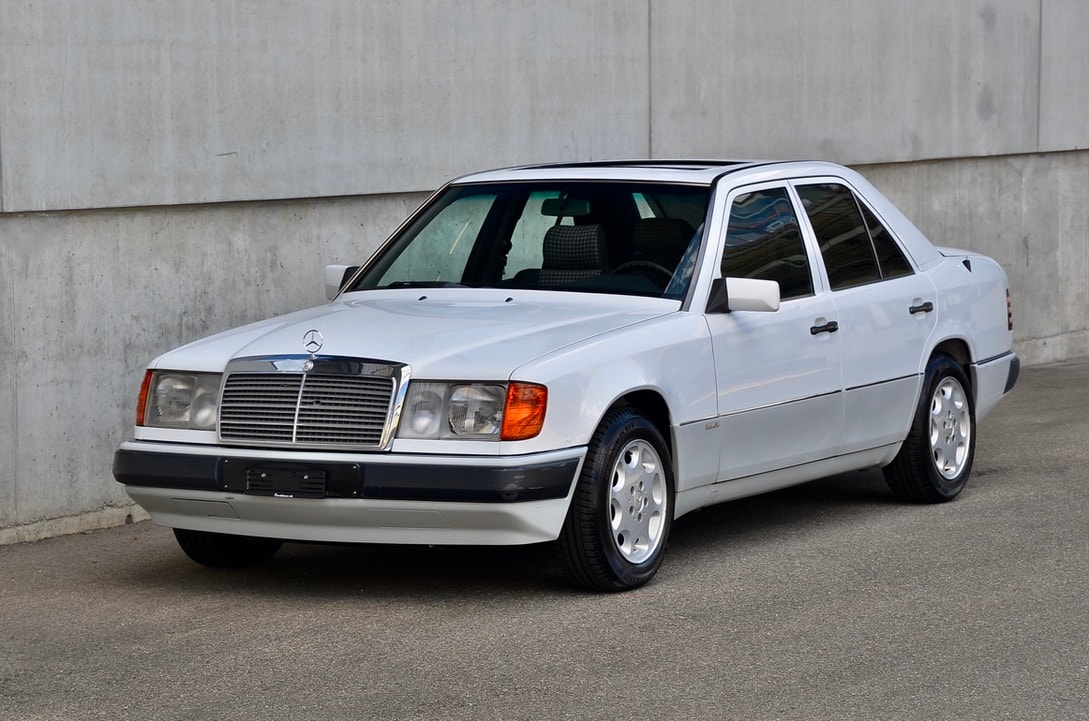MERCEDES-BENZ 300 E-image-24