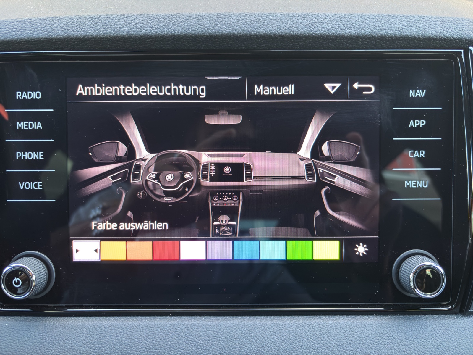 SKODA Karoq 1.5 TSI SportLine DSG mit AHK & Rückfahrkamera-image-23