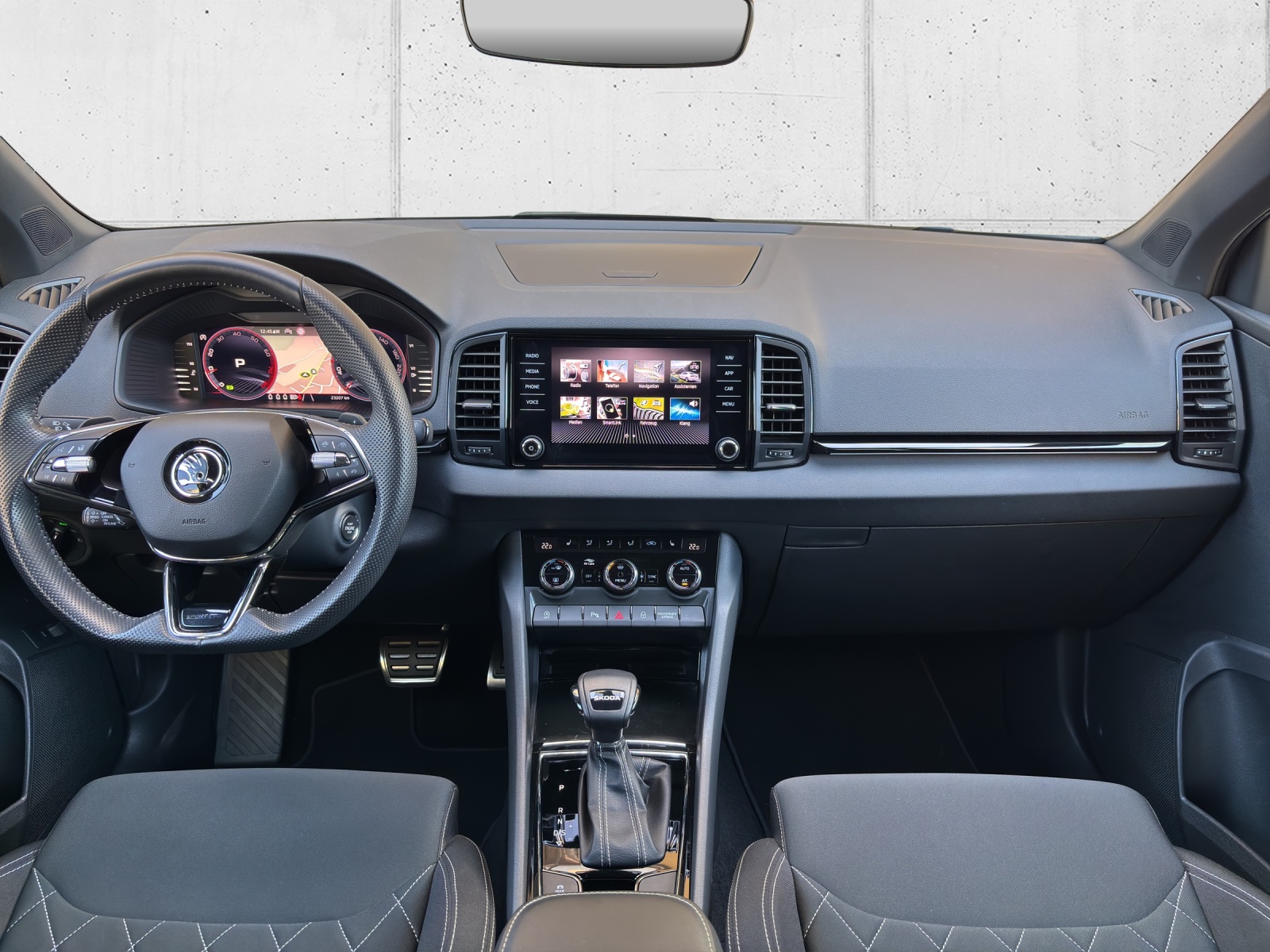 SKODA Karoq 1.5 TSI SportLine DSG mit AHK & Rückfahrkamera-image-13