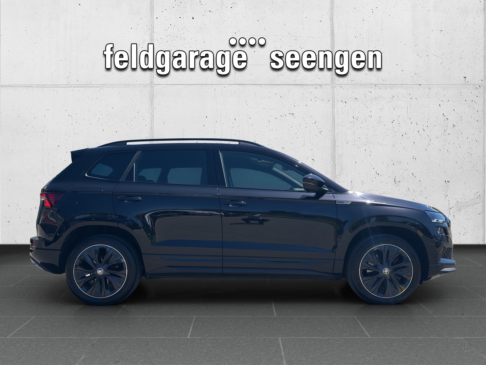 SKODA Karoq 1.5 TSI SportLine DSG mit AHK & Rückfahrkamera-image-3