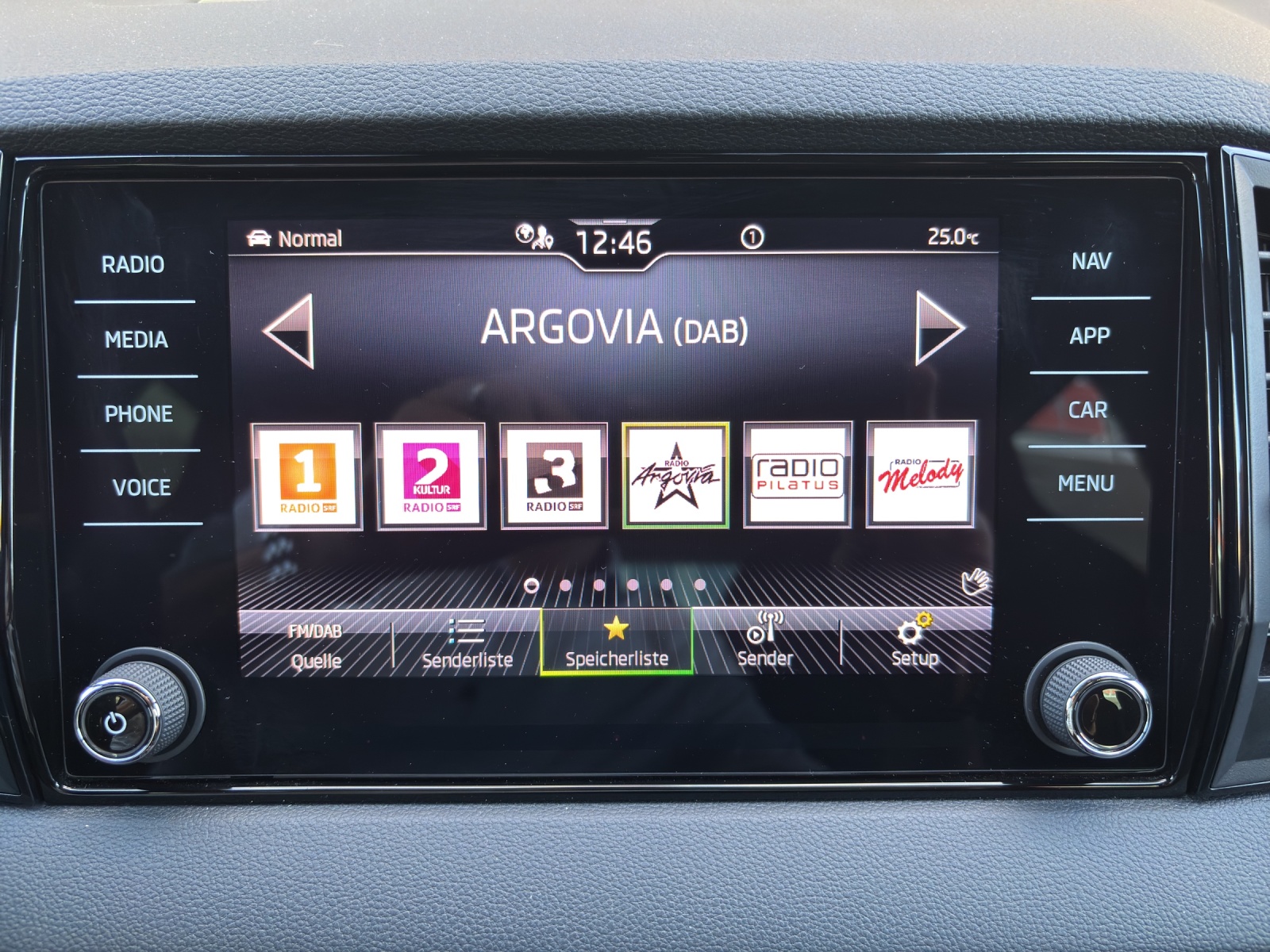 SKODA Karoq 1.5 TSI SportLine DSG mit AHK & Rückfahrkamera-image-18