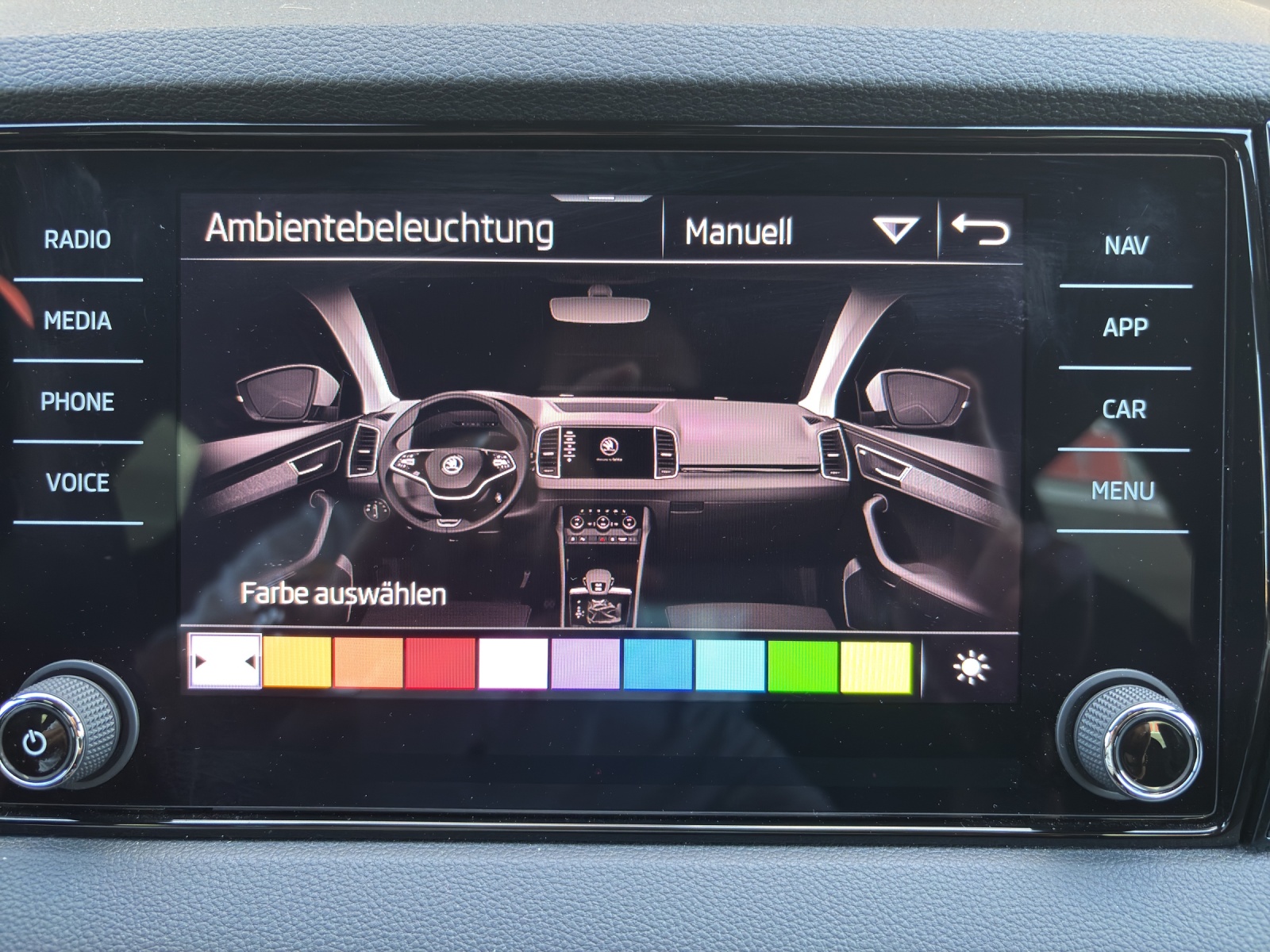 SKODA Karoq 1.5 TSI SportLine DSG mit AHK & Rückfahrkamera-image-25