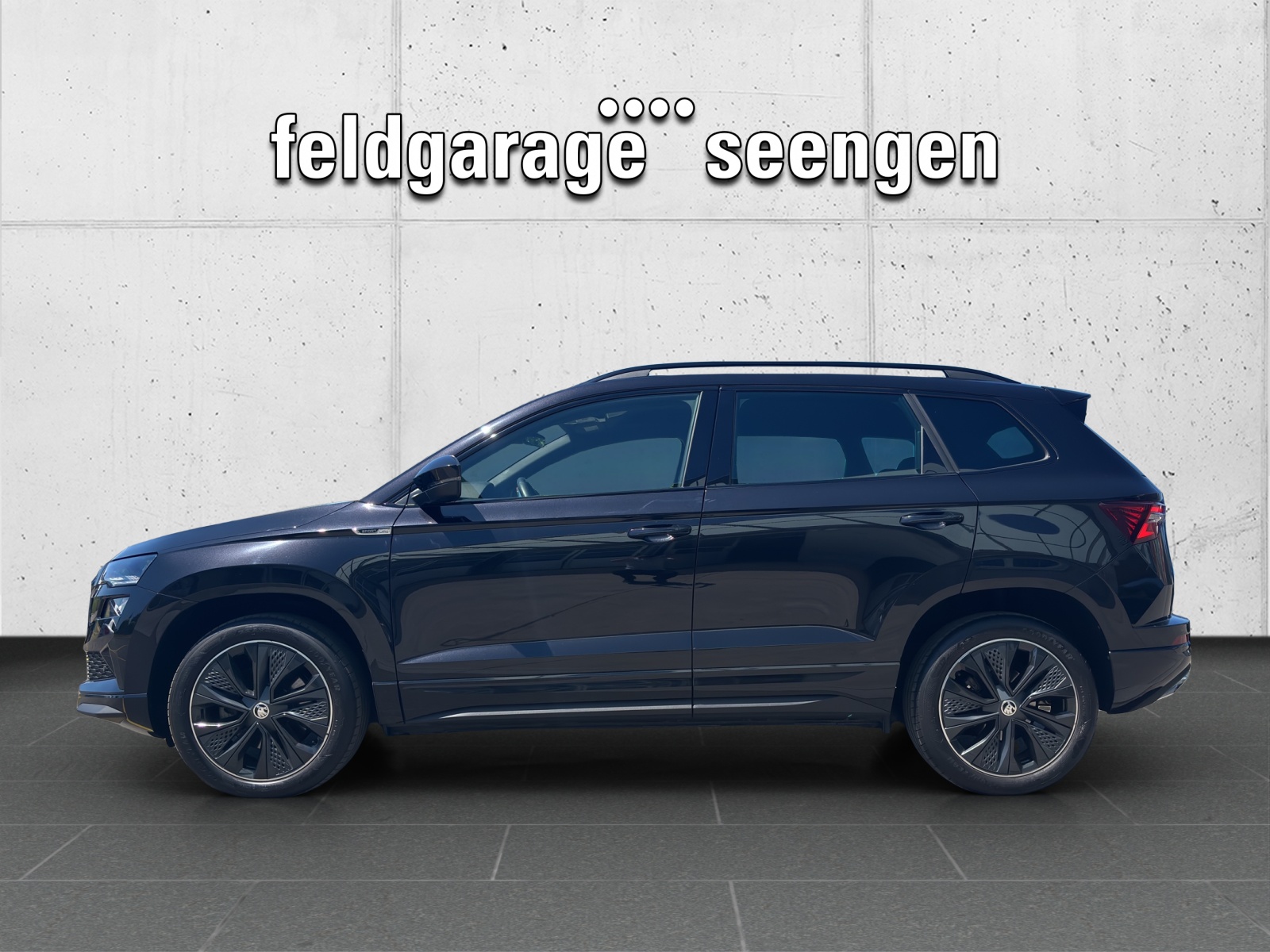 SKODA Karoq 1.5 TSI SportLine DSG mit AHK & Rückfahrkamera-image-1