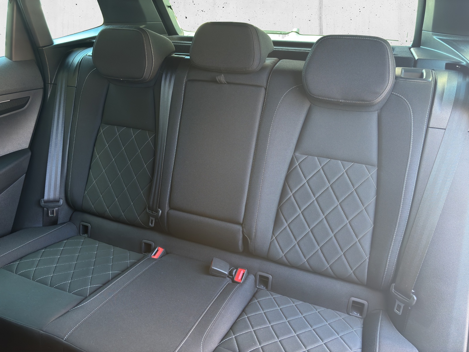 SKODA Karoq 1.5 TSI SportLine DSG mit AHK & Rückfahrkamera-image-11