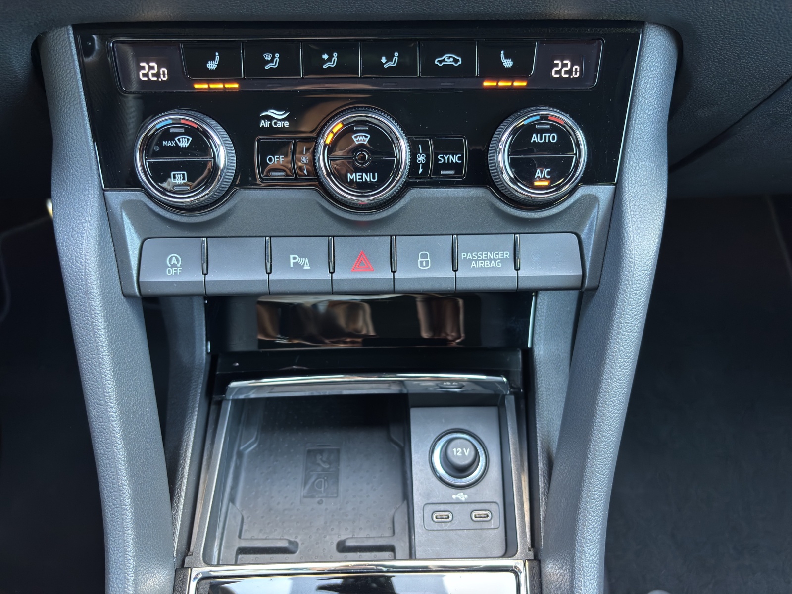 SKODA Karoq 1.5 TSI SportLine DSG mit AHK & Rückfahrkamera-image-16
