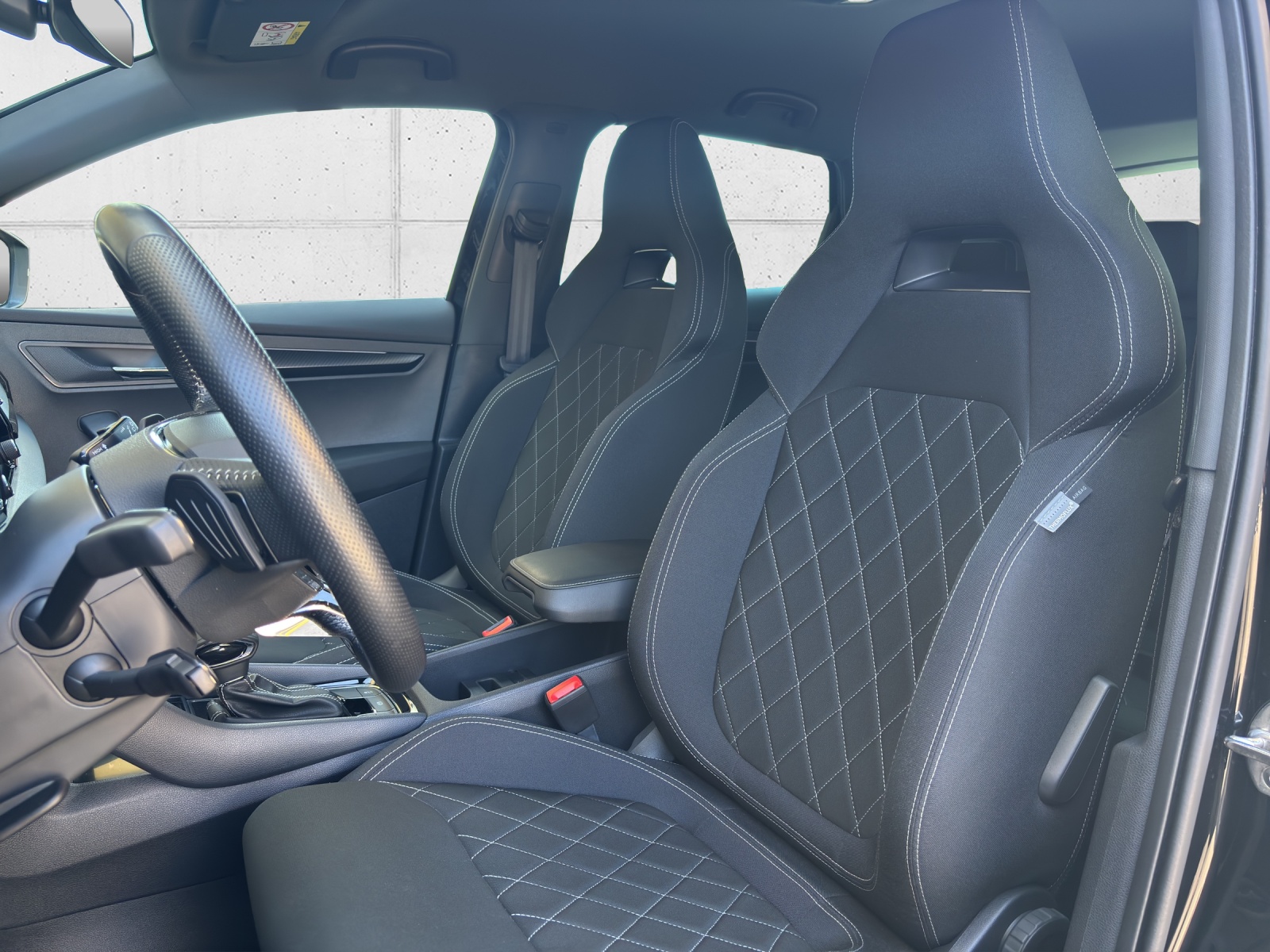 SKODA Karoq 1.5 TSI SportLine DSG mit AHK & Rückfahrkamera-image-10
