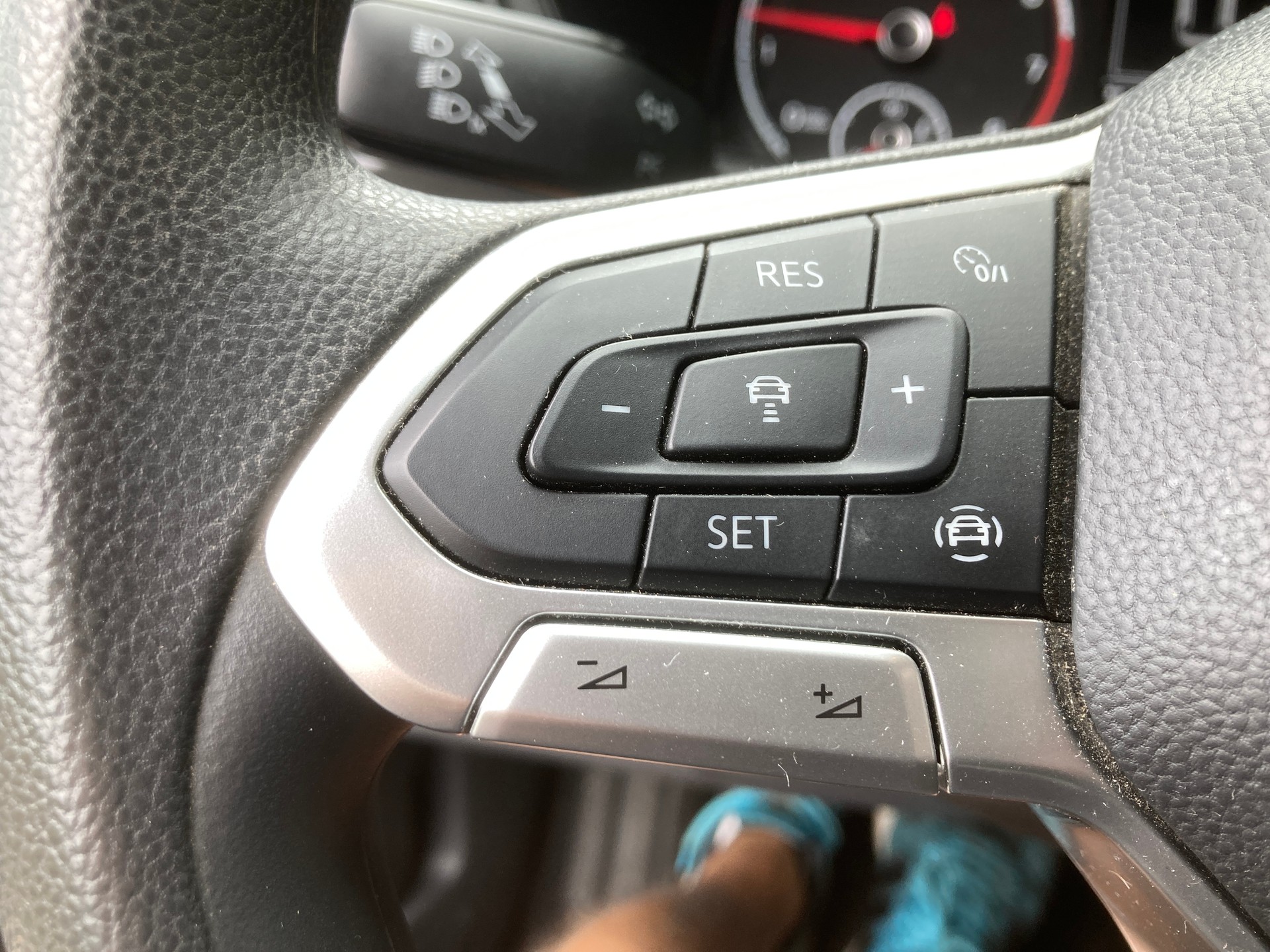 VW T-Cross 1.0 TSI-image-4
