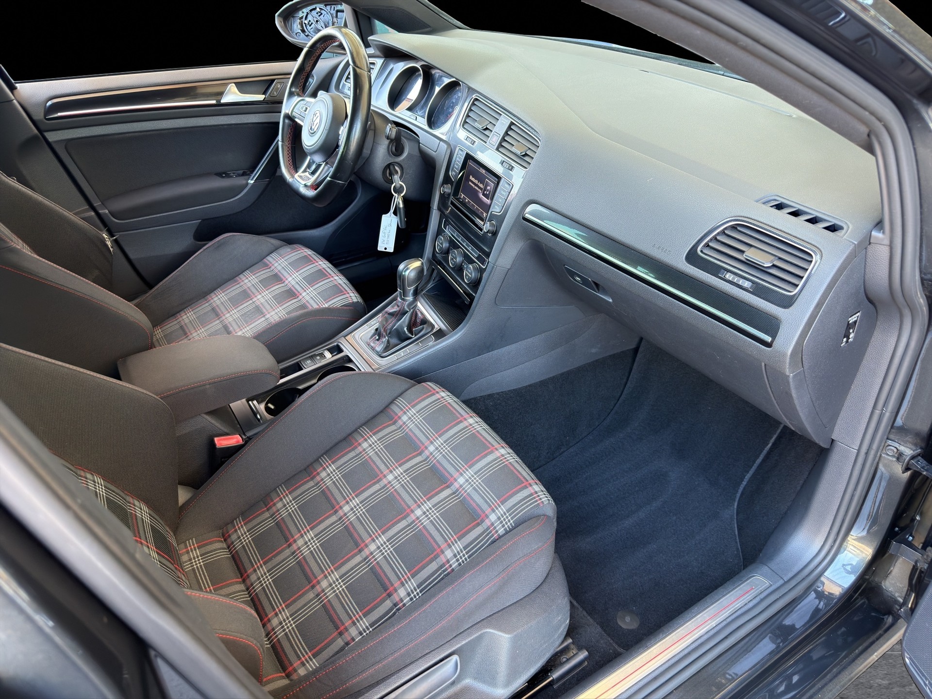 VW Golf 2.0 TSI GTI Performance DSG-image-10