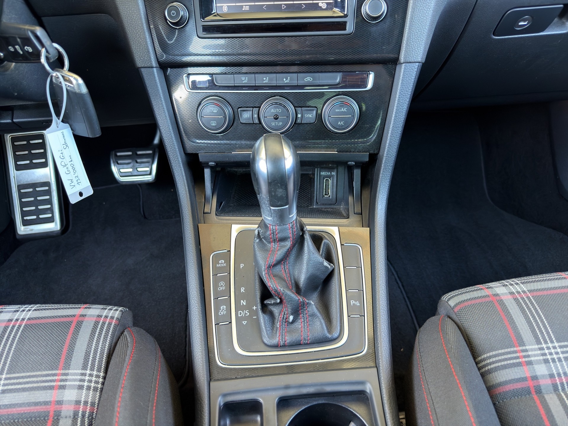 VW Golf 2.0 TSI GTI Performance DSG-image-12