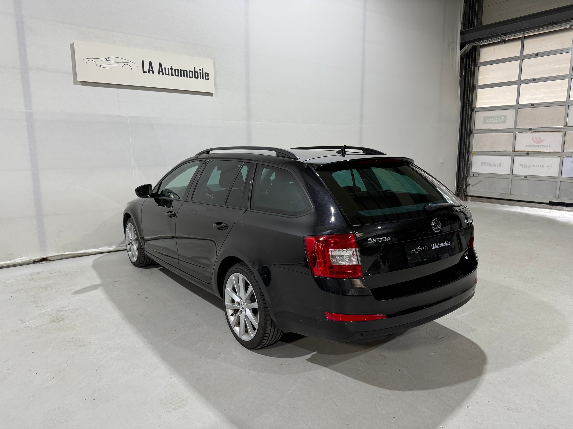 SKODA Octavia Combi 1.8 TSI Ambition 4x4 DSG-image-9