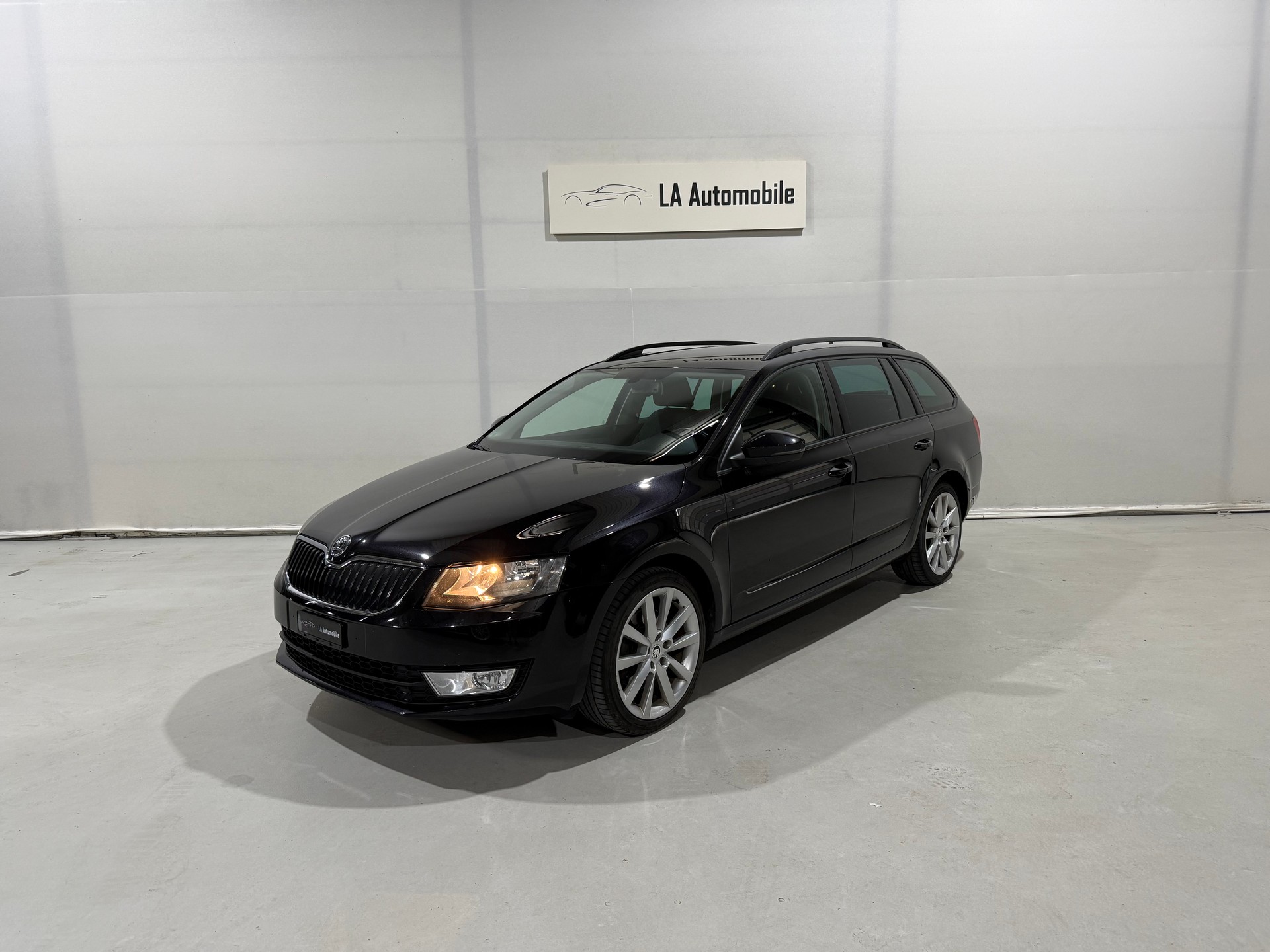 SKODA Octavia Combi 1.8 TSI Ambition 4x4 DSG-image-0