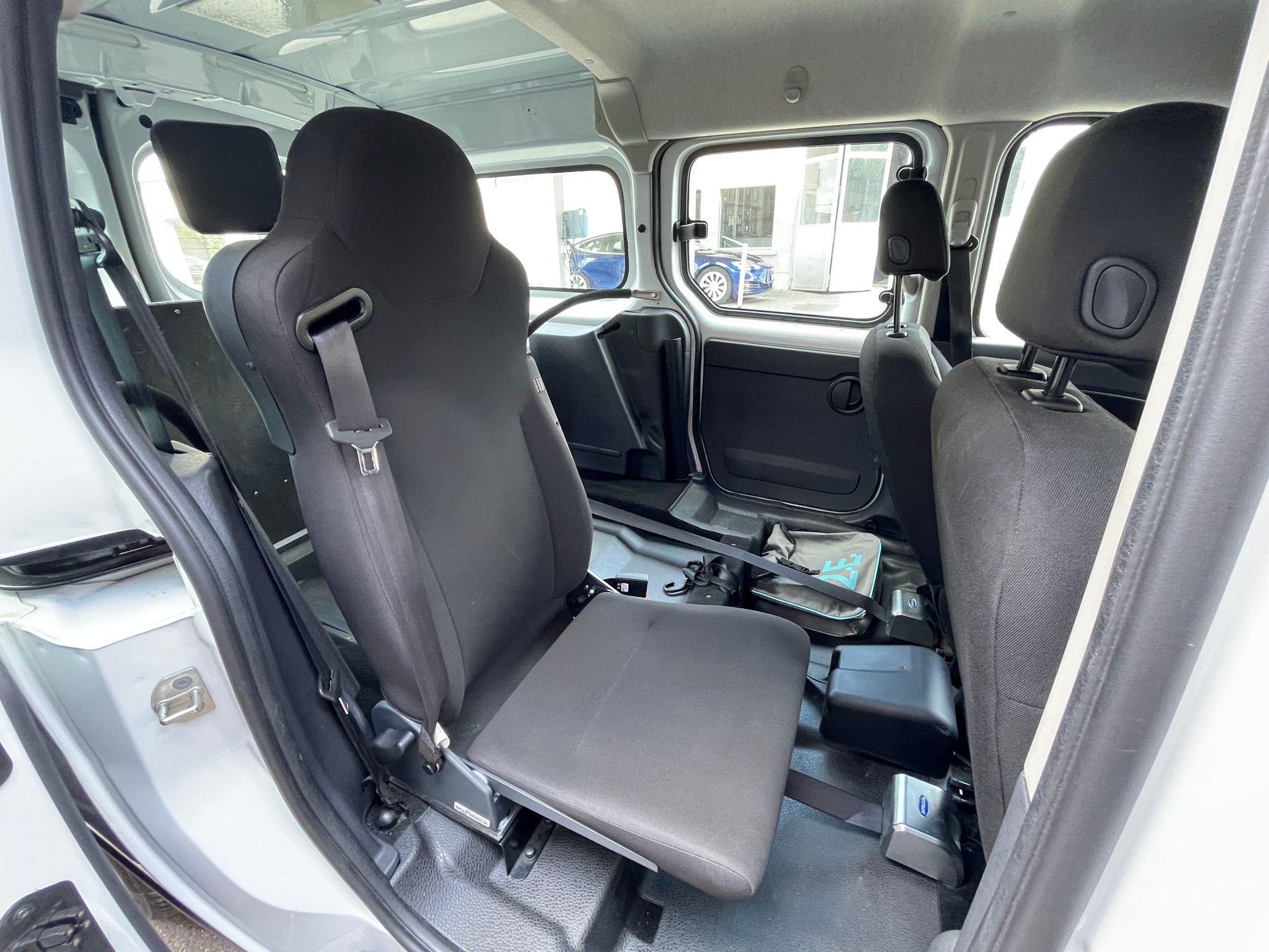 RENAULT KANGOO MAXI Z.E. 33 R60 1x Rollstuhlplatz (N)-image-22