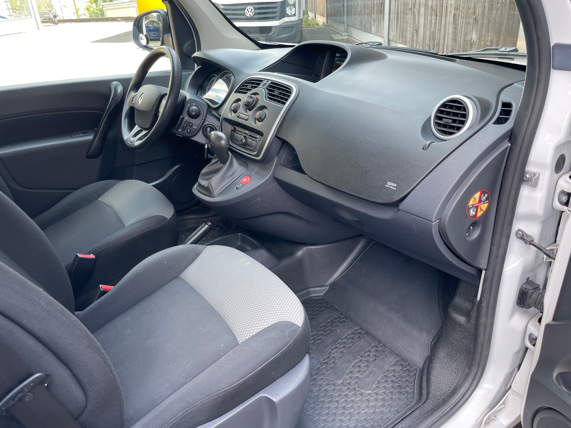 RENAULT KANGOO MAXI Z.E. 33 R60 1x Rollstuhlplatz (N)-image-17