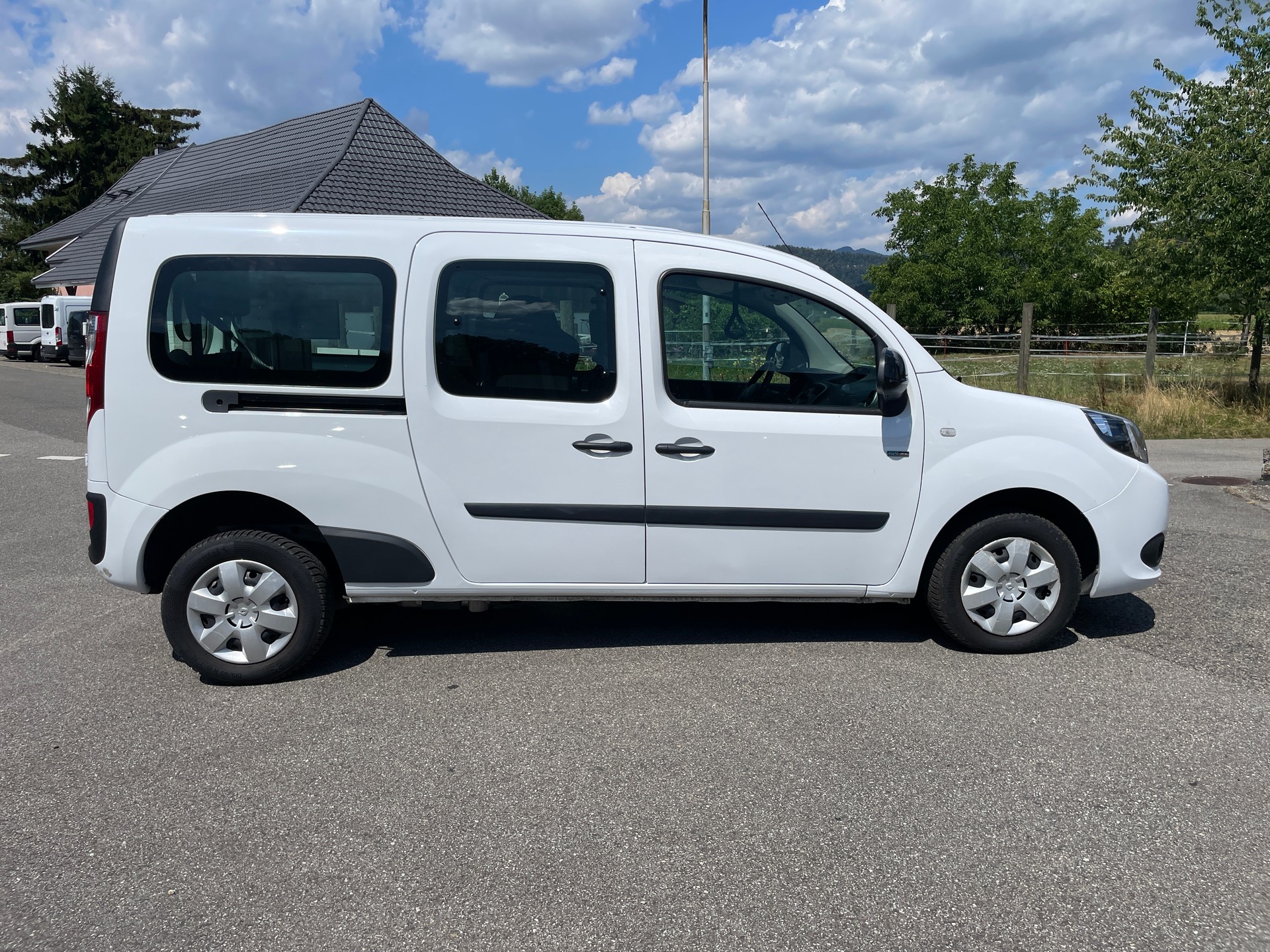 RENAULT KANGOO MAXI Z.E. 33 R60 1x Rollstuhlplatz (N)-image-7