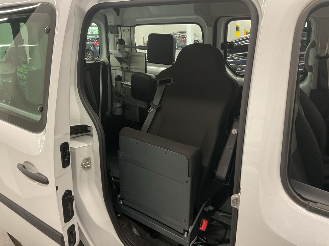 RENAULT KANGOO MAXI Z.E. 33 R60 1x Rollstuhlplatz-image-7