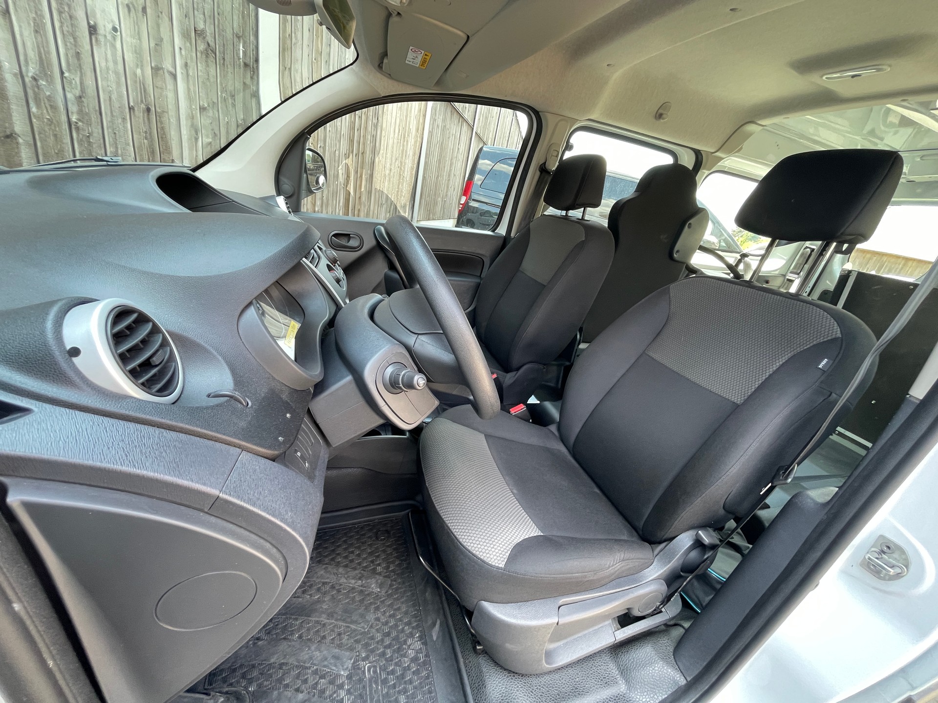 RENAULT KANGOO MAXI Z.E. 33 R60 1x Rollstuhlplatz (N)-image-12