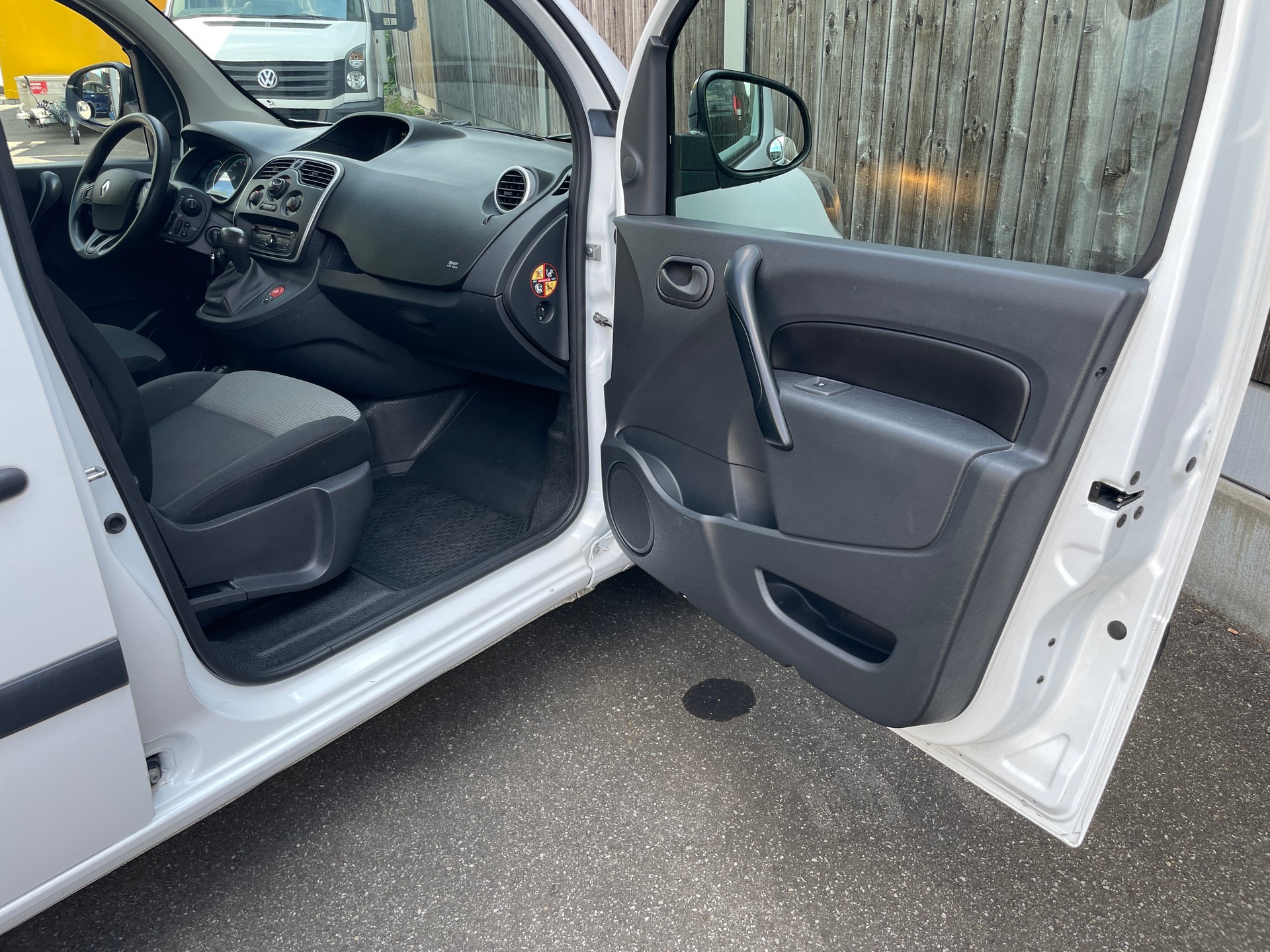 RENAULT KANGOO MAXI Z.E. 33 R60 1x Rollstuhlplatz (N)-image-18