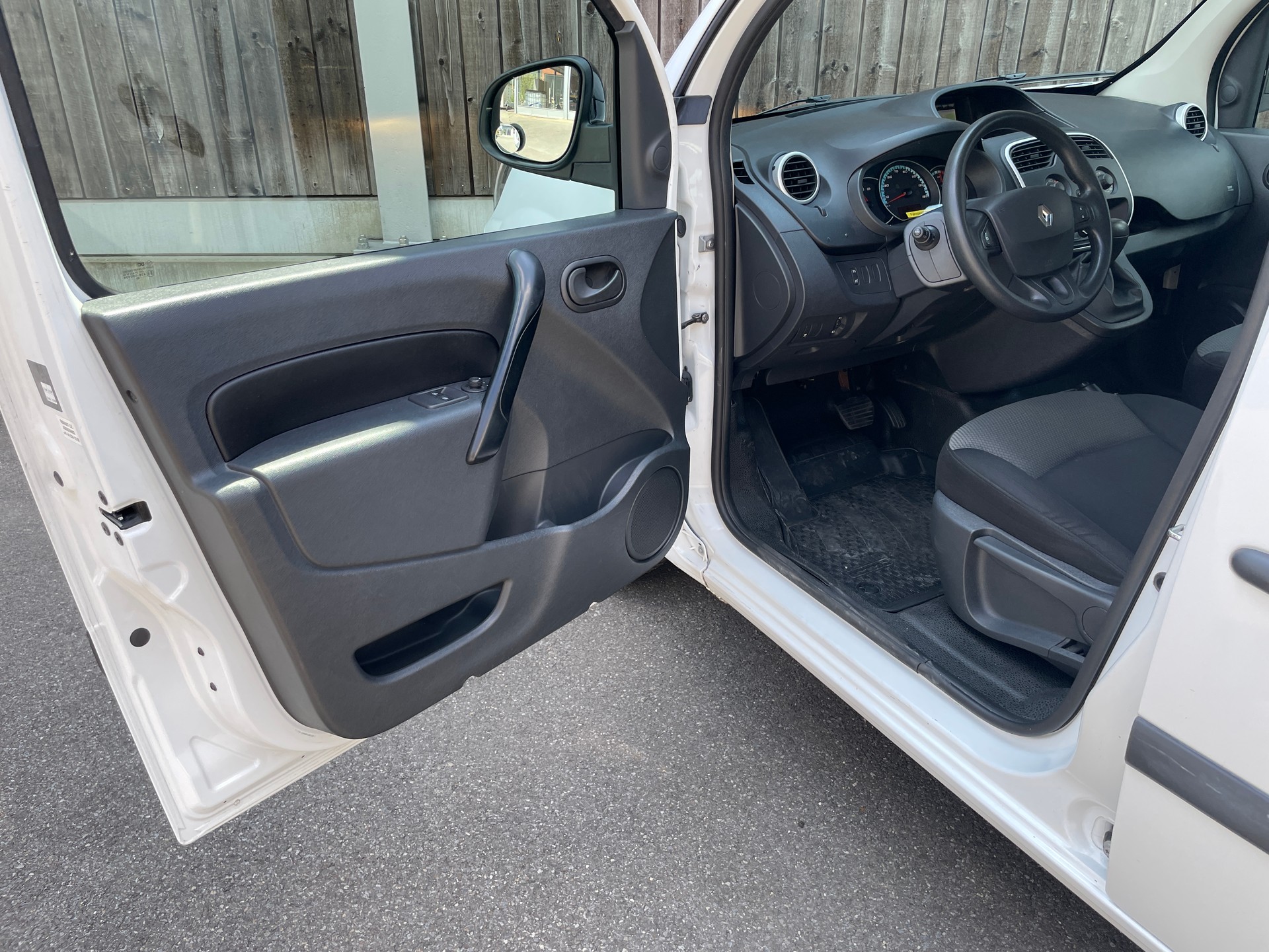 RENAULT KANGOO MAXI Z.E. 33 R60 1x Rollstuhlplatz (N)-image-11